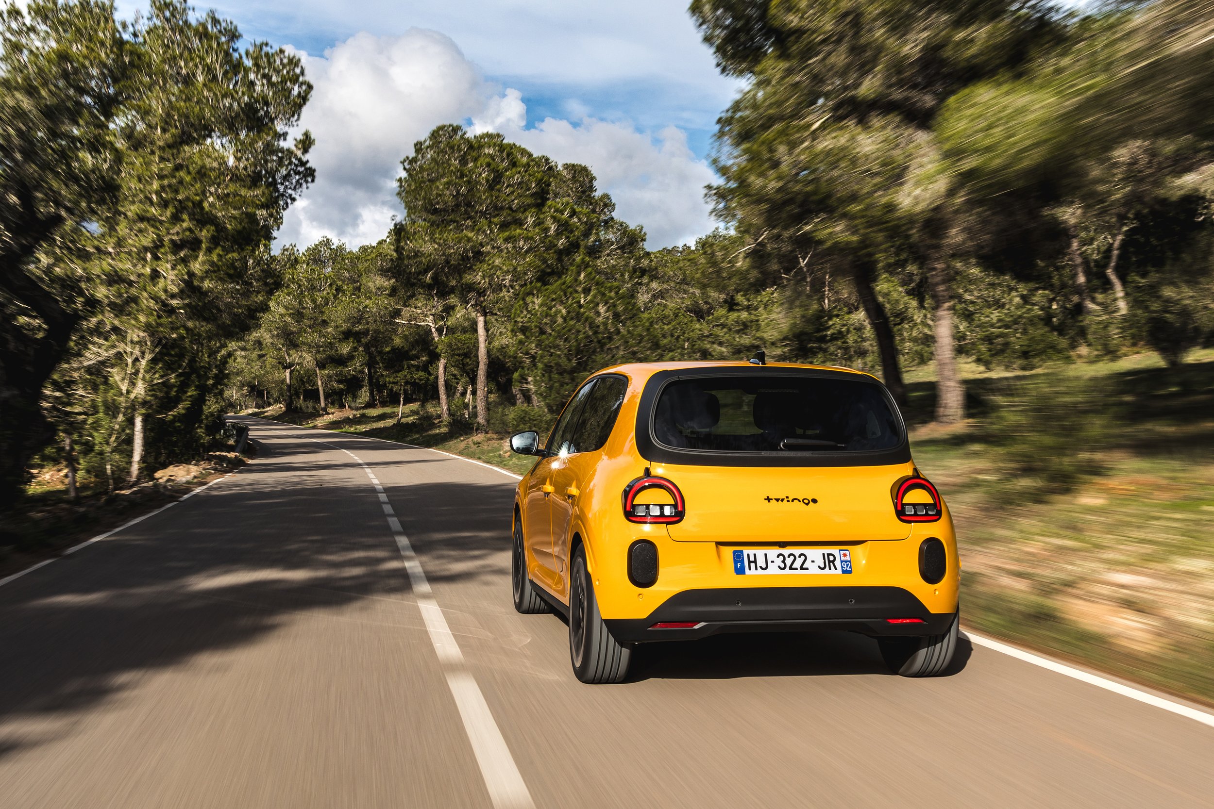 RenaultTwingoE-TechElectric_MangoYellow_Action©ThomasCortesi-10.jpg
