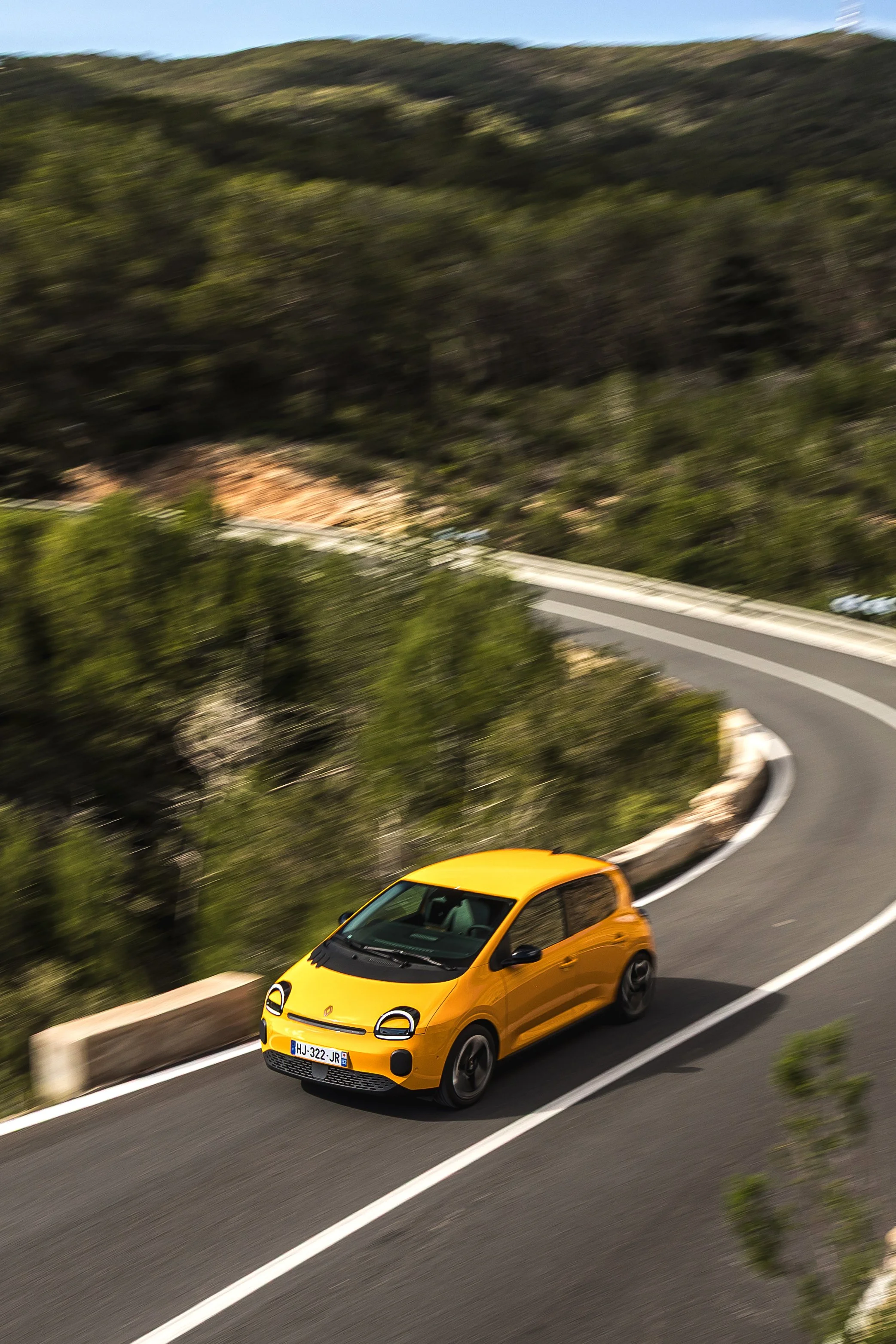 RenaultTwingoE-TechElectric_MangoYellow_Action©ThomasCortesi-17.jpg