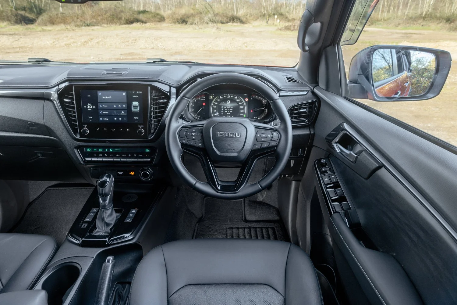 Isuzu D-Max V-Cross Apr 26 (5).jpg