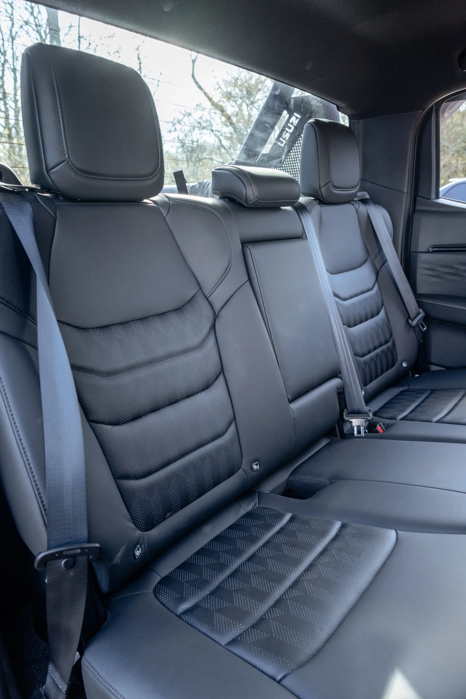 Isuzu D-Max V-Cross Apr 26 (1).jpg