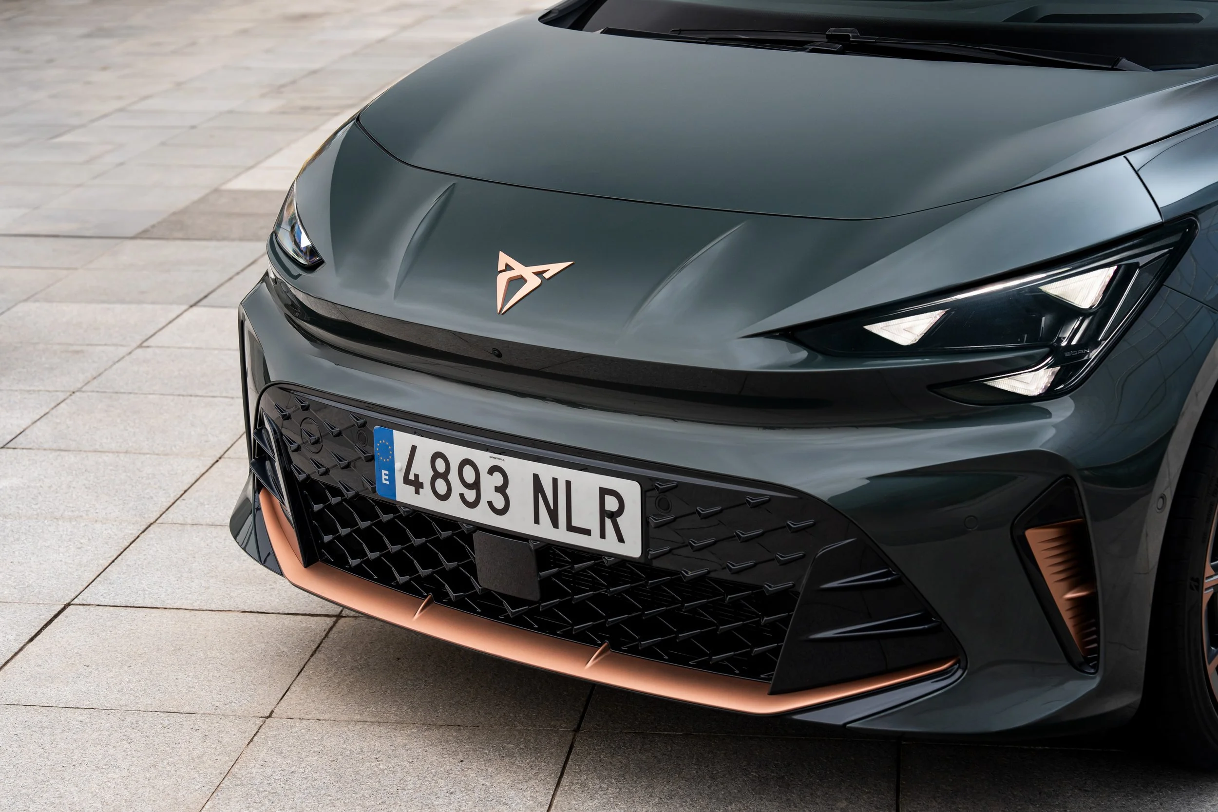 NEW CUPRA BORN VZ_DARK FOREST_024.jpg