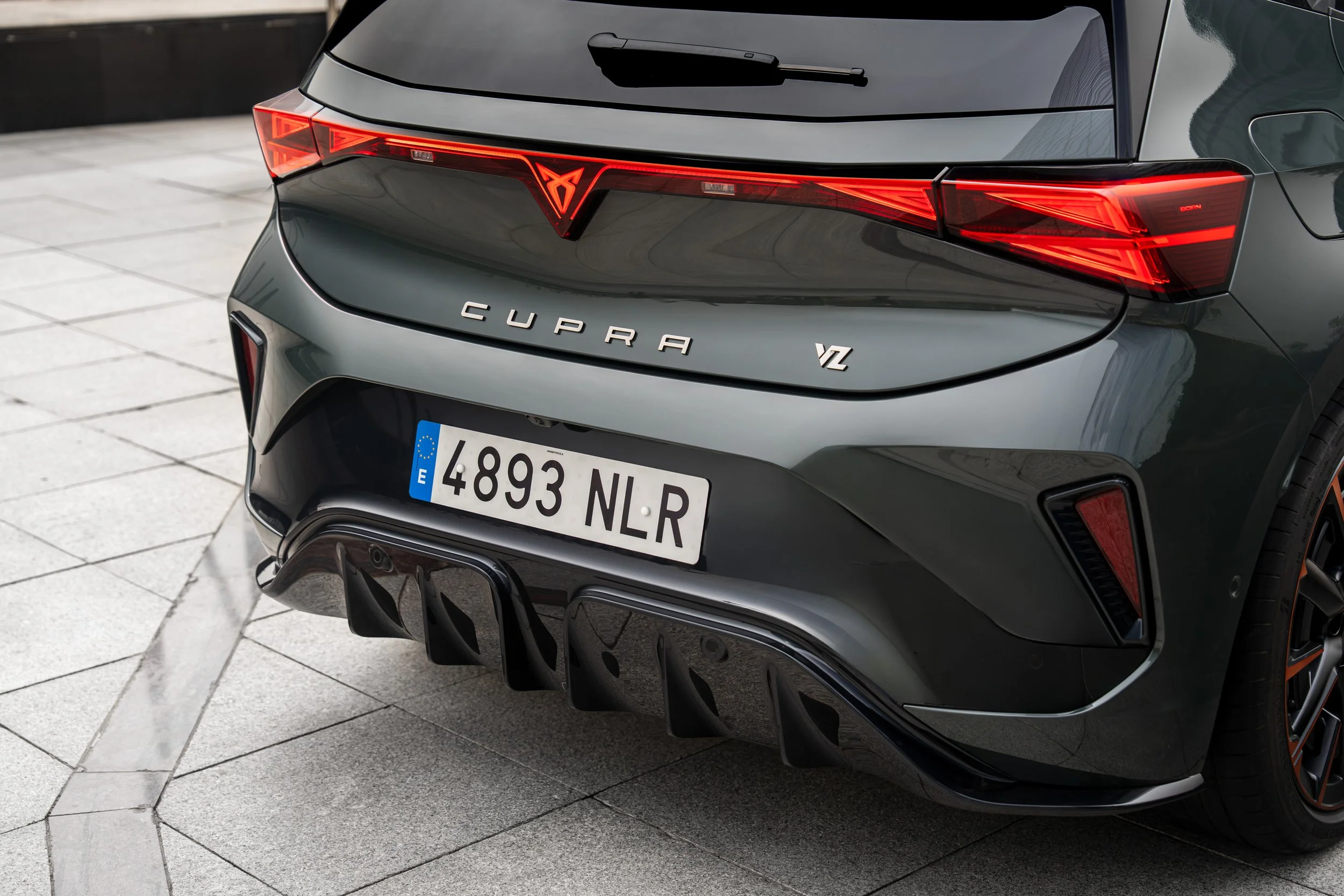 NEW CUPRA BORN VZ_DARK FOREST_016.jpg