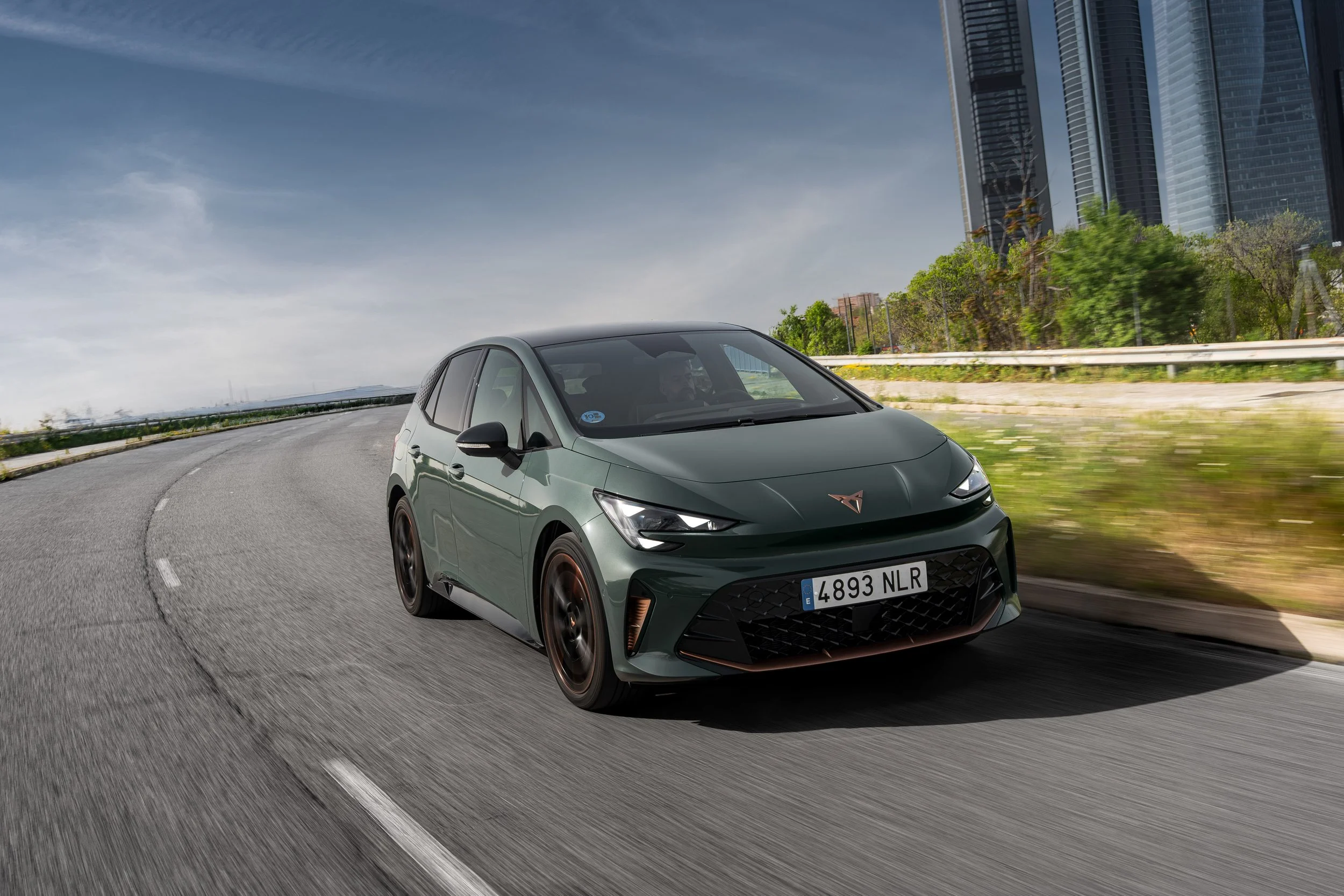 NEW CUPRA BORN VZ_DARK FOREST_001.jpg