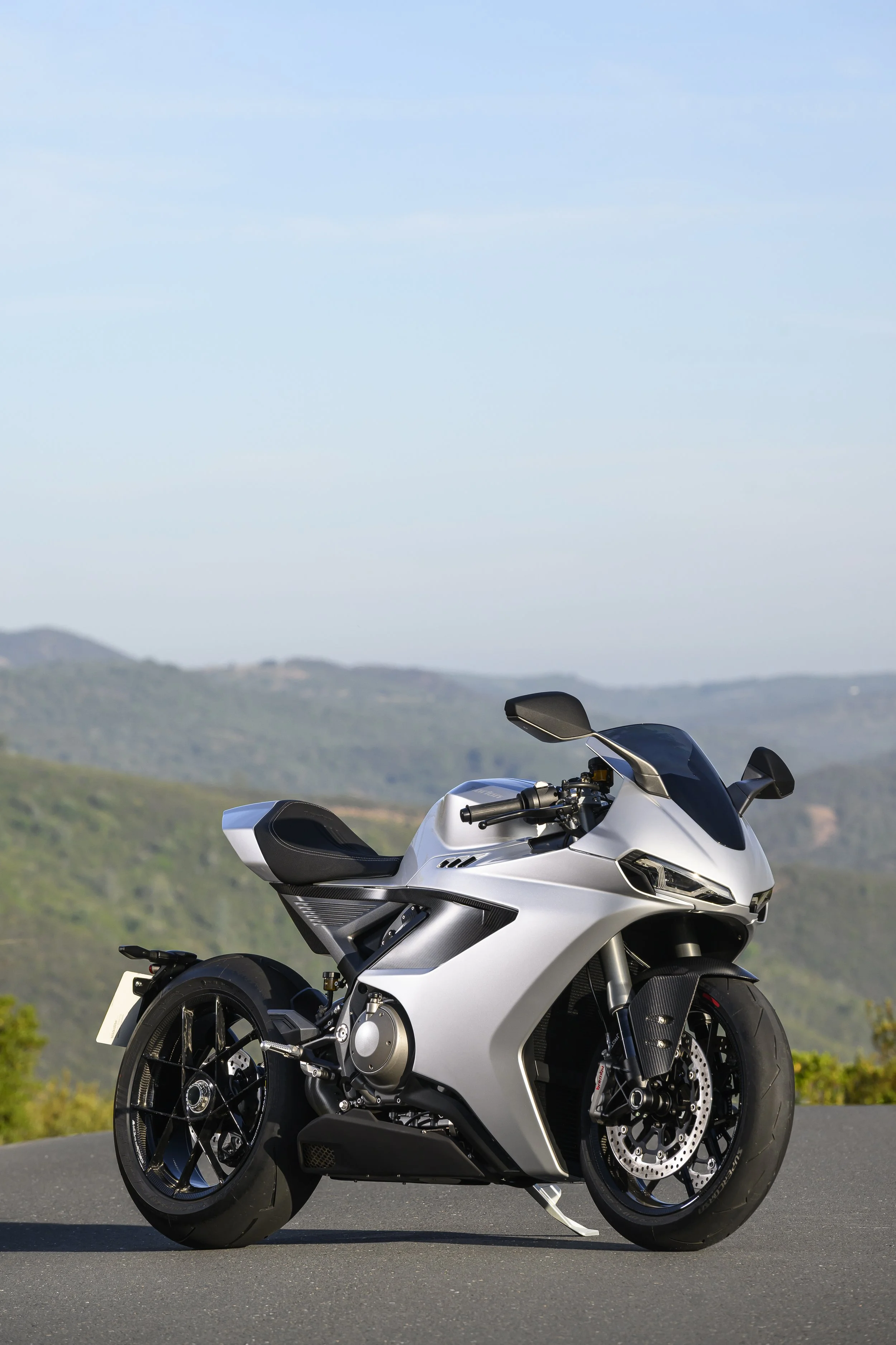 Norton_ManxR_2026_Static_60.jpg