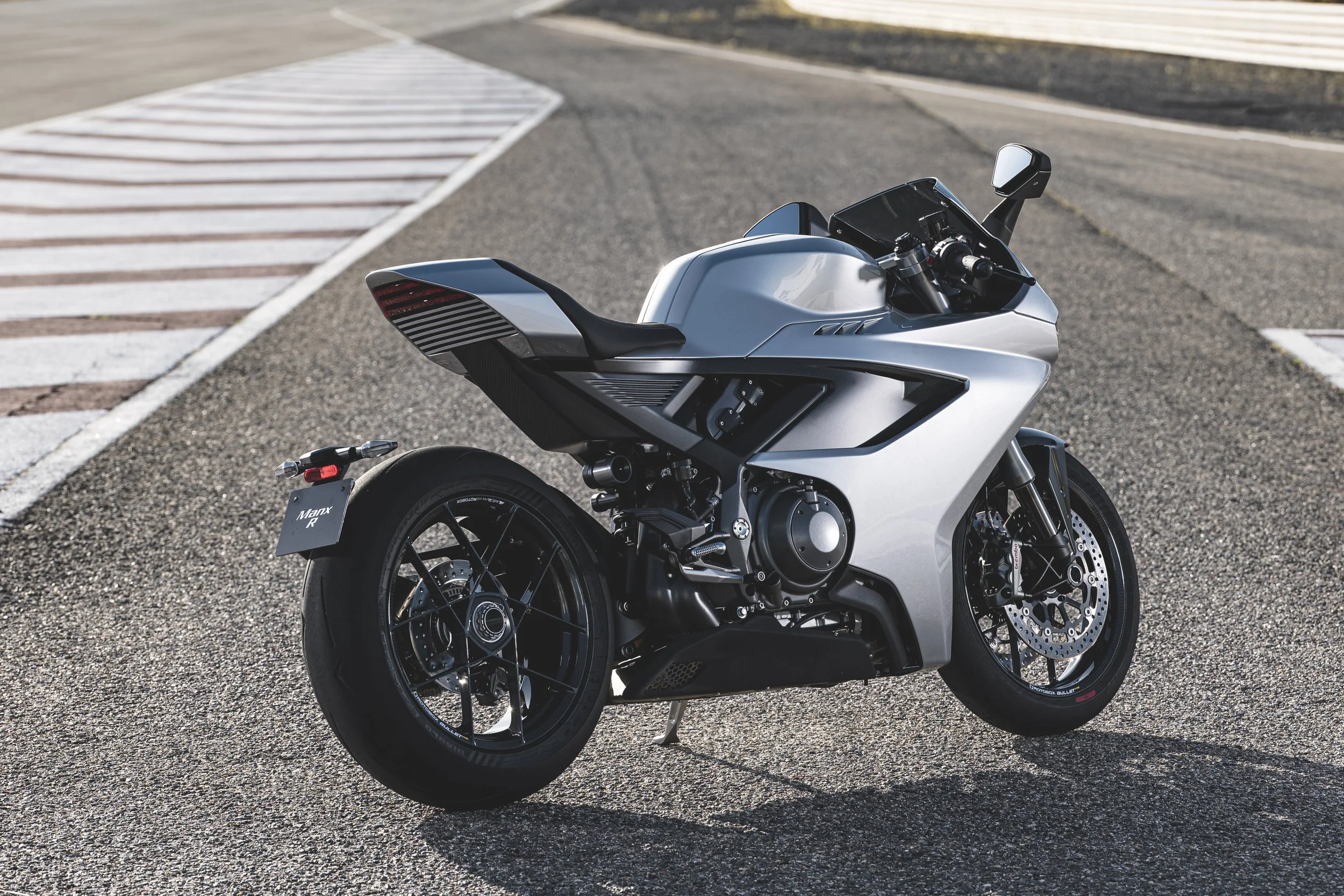 Norton_ManxR_2026_Static_50.jpg
