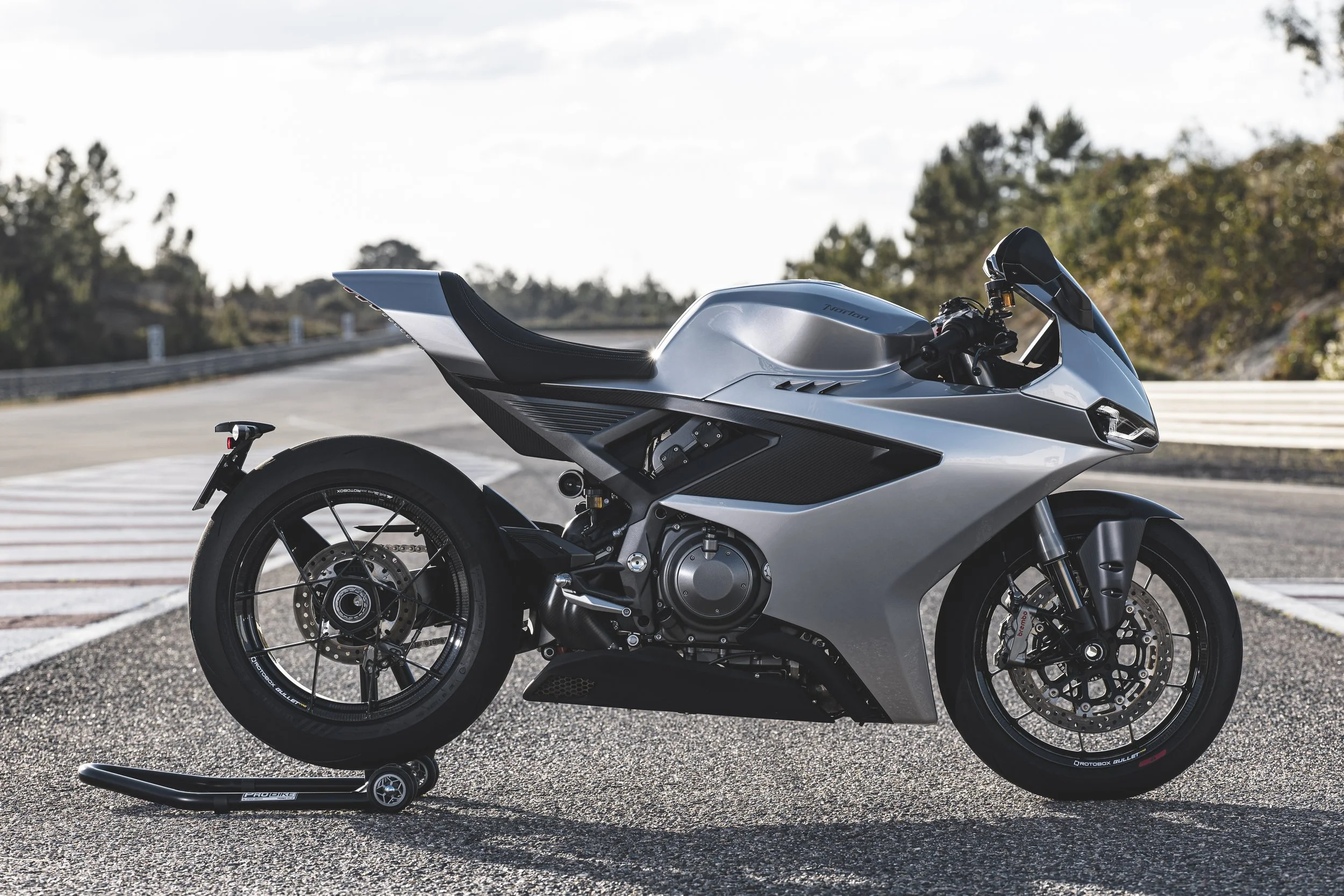 Norton_ManxR_2026_Static_51.jpg
