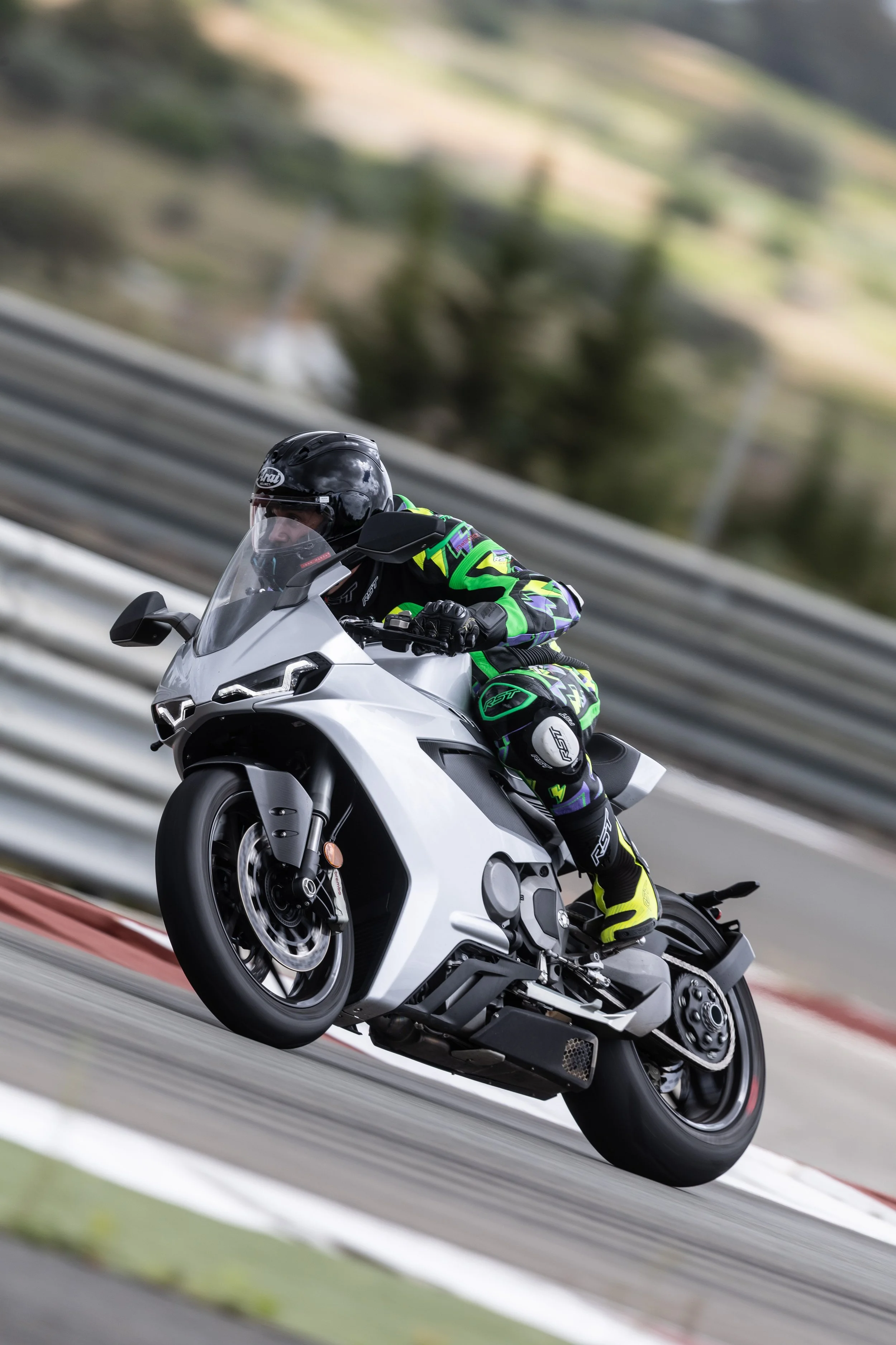 Norton-Manx-R-Global_Track_0138.jpg