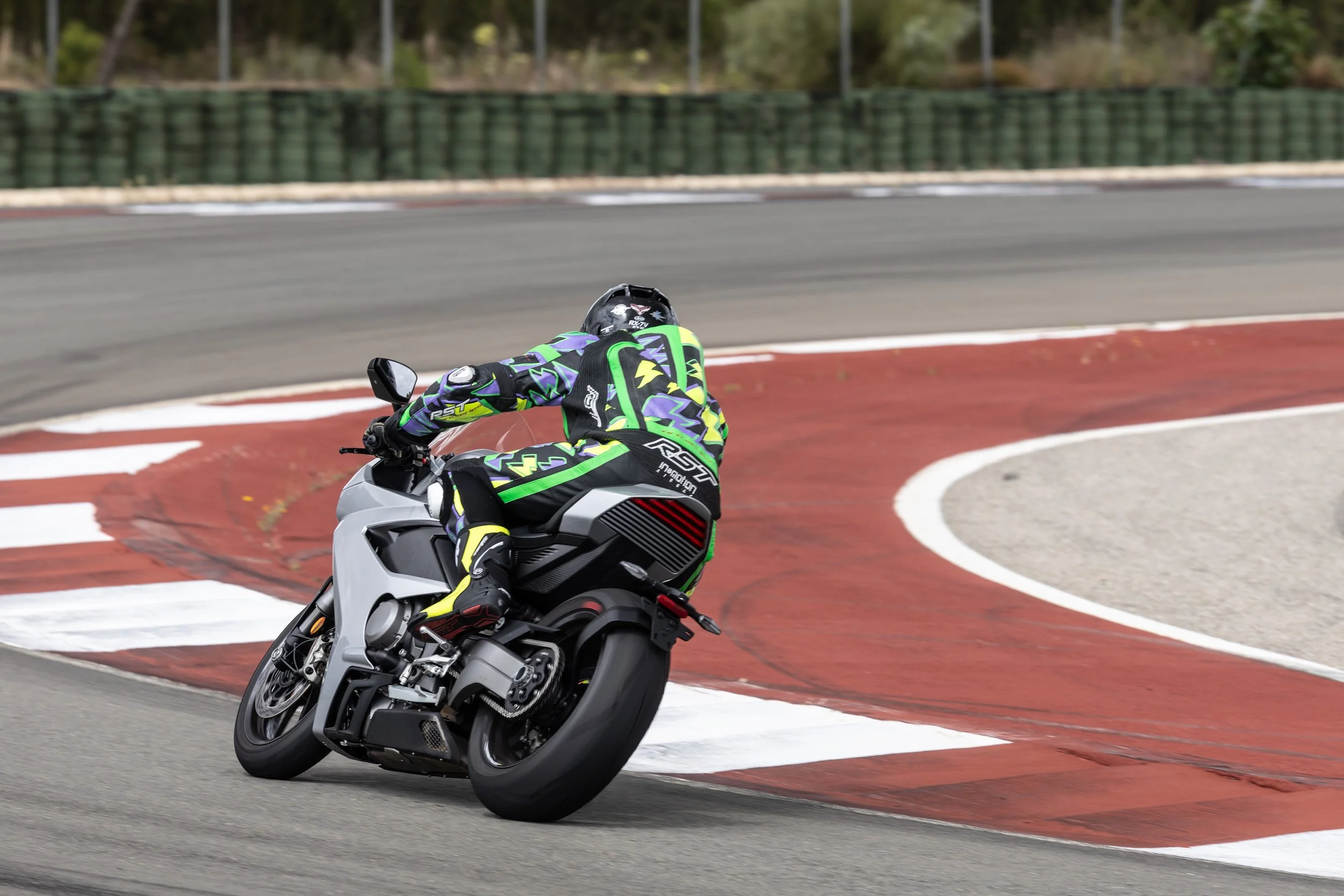 Norton-Manx-R-Global_Track_0129.jpg