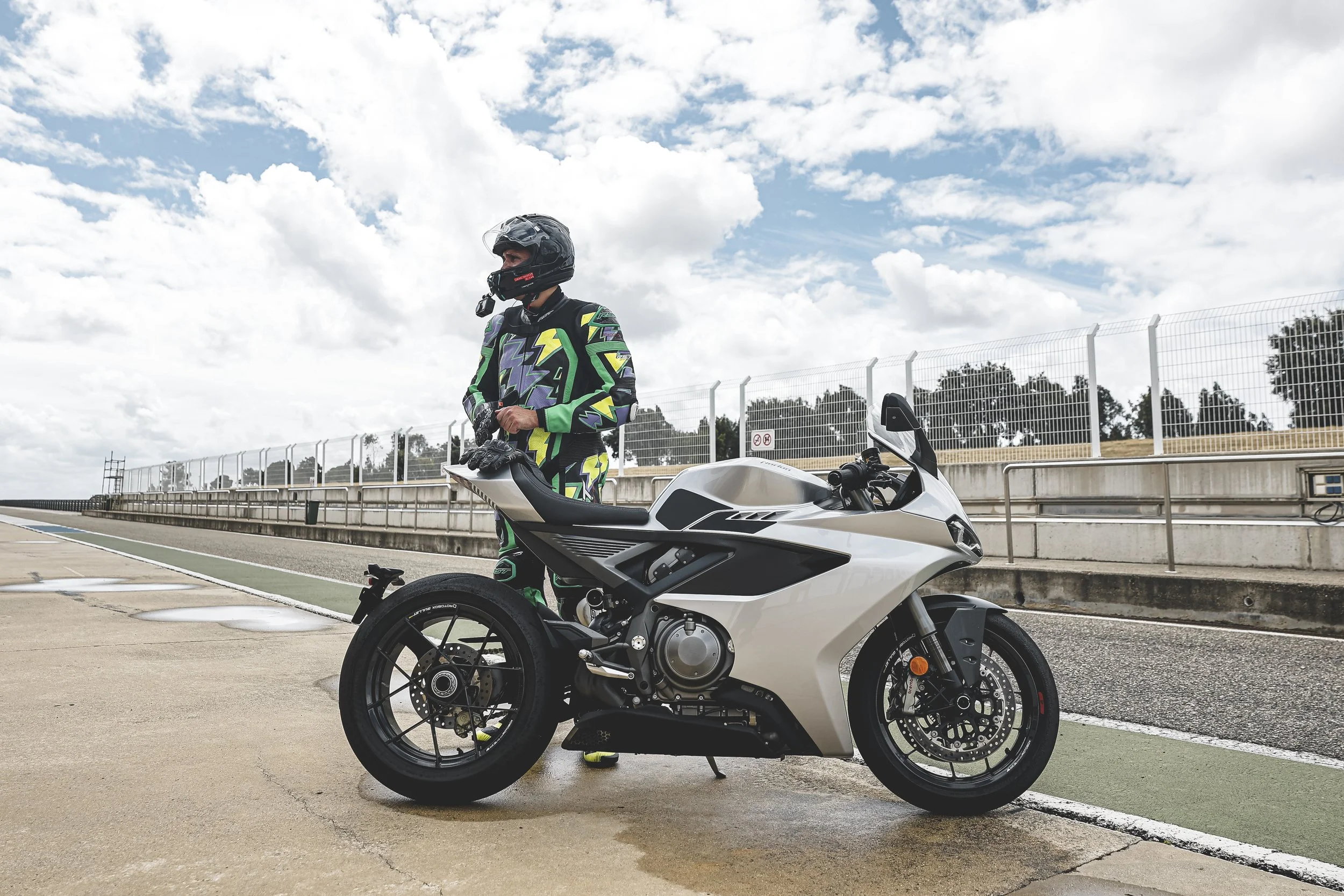 Norton-Manx-R-Global_BTS_024397.jpg