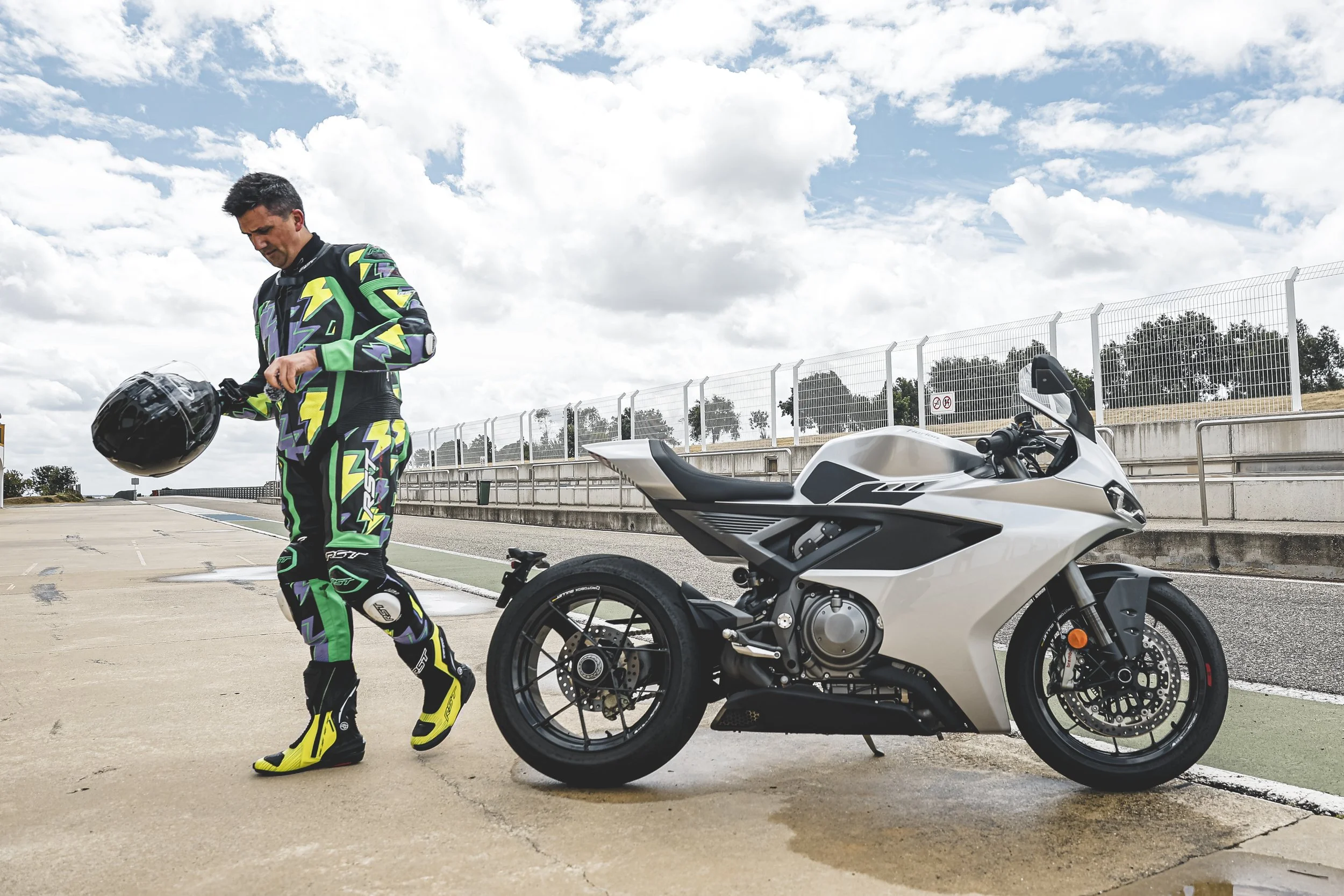 Norton-Manx-R-Global_BTS_024421.jpg