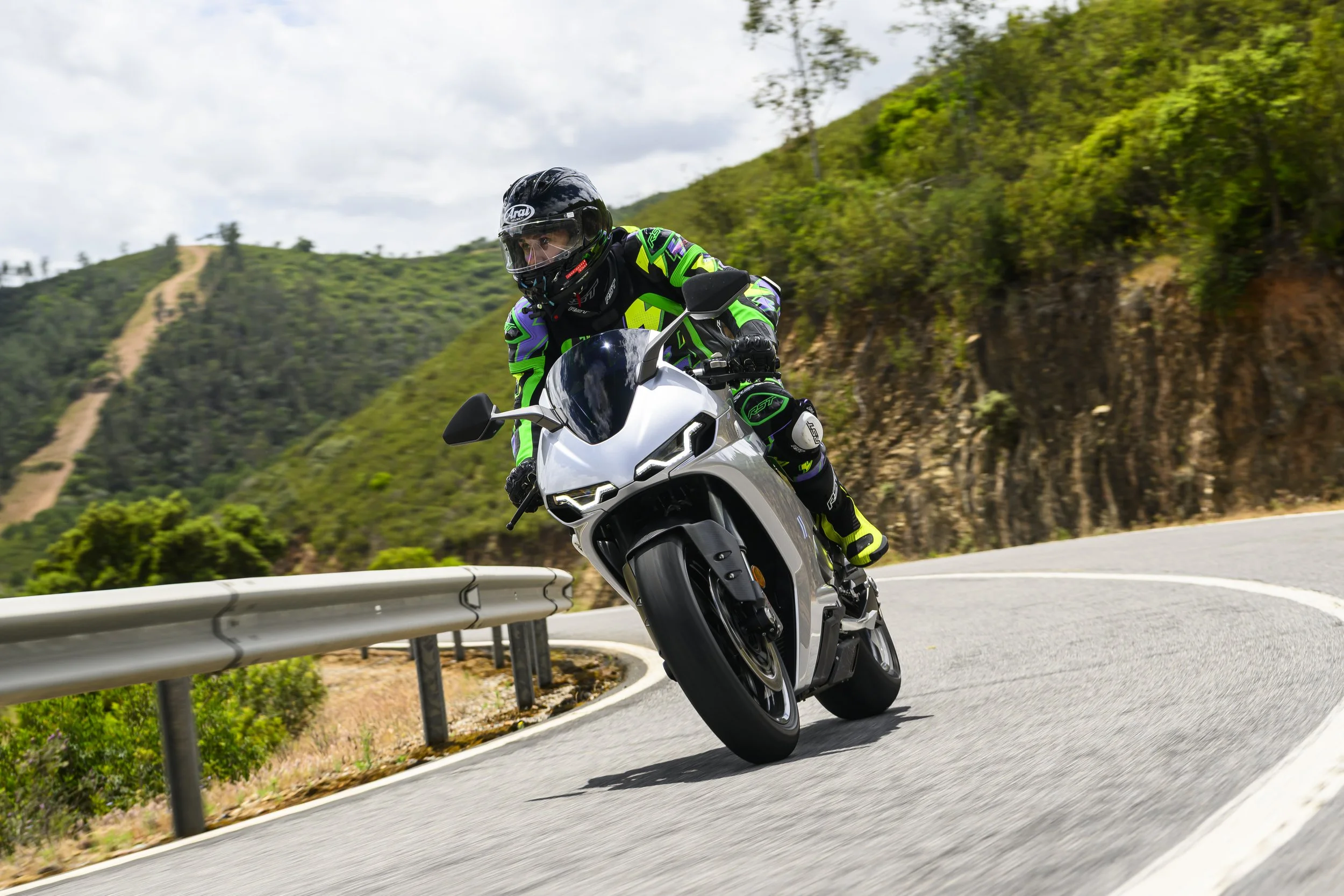 Norton-Manx-R-Global_Road_STU9515.jpg