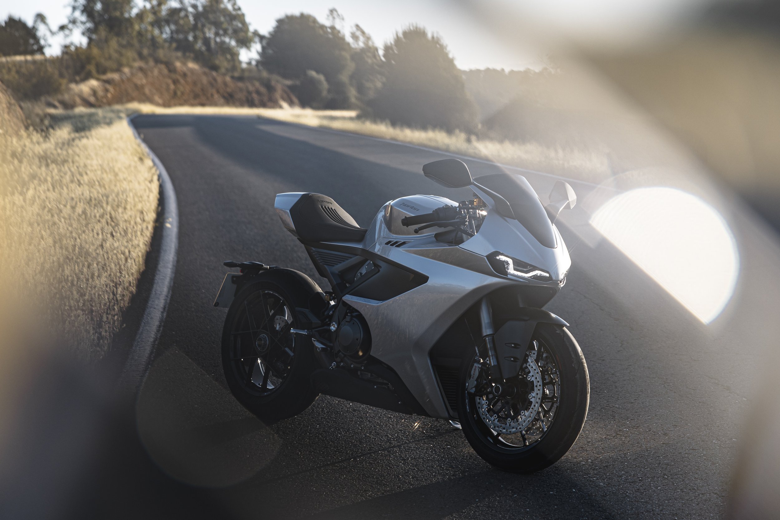 Norton_ManxR_2026_Static_1.jpg
