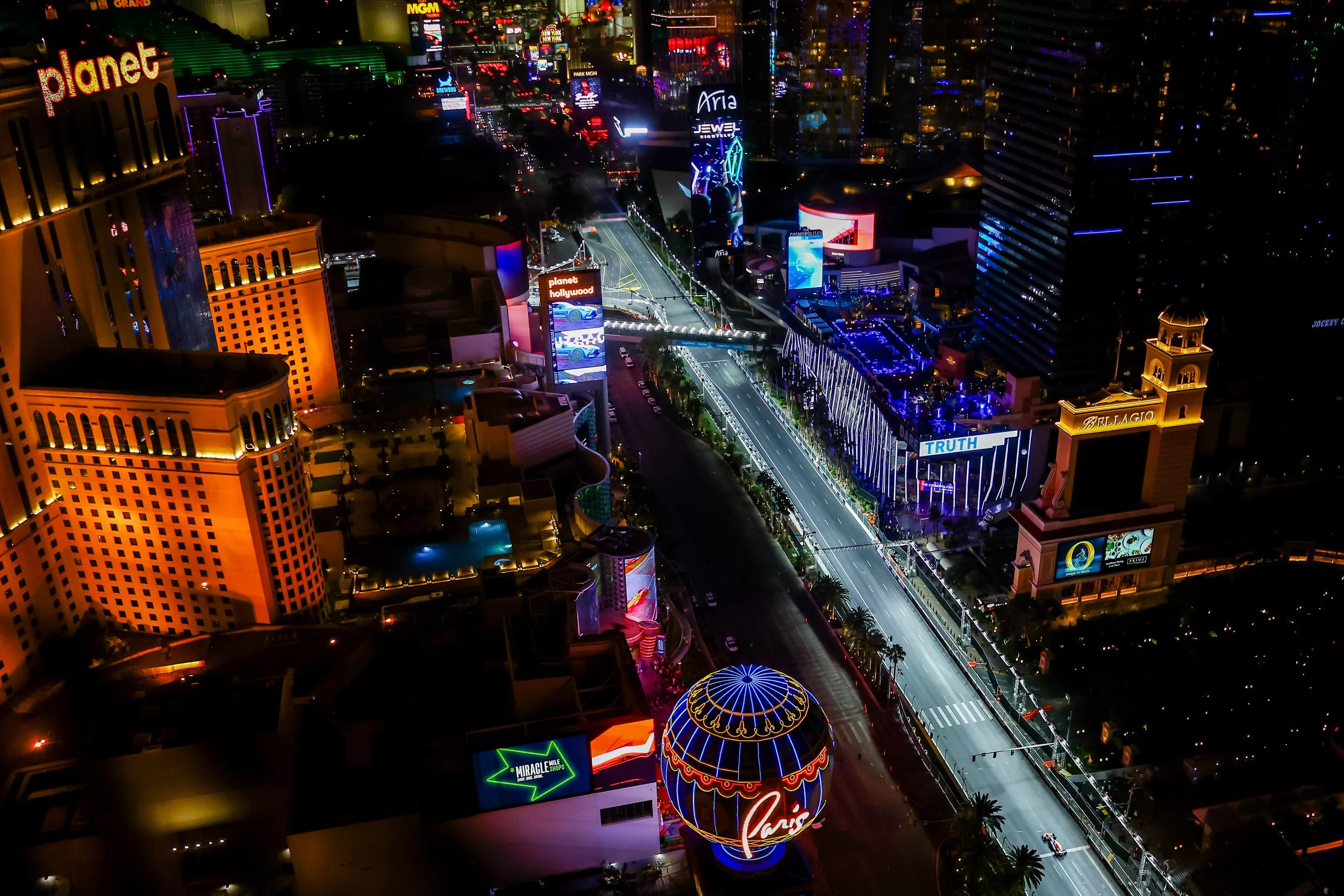 Las Vegas Grand Prix to remain in F1 until 2037