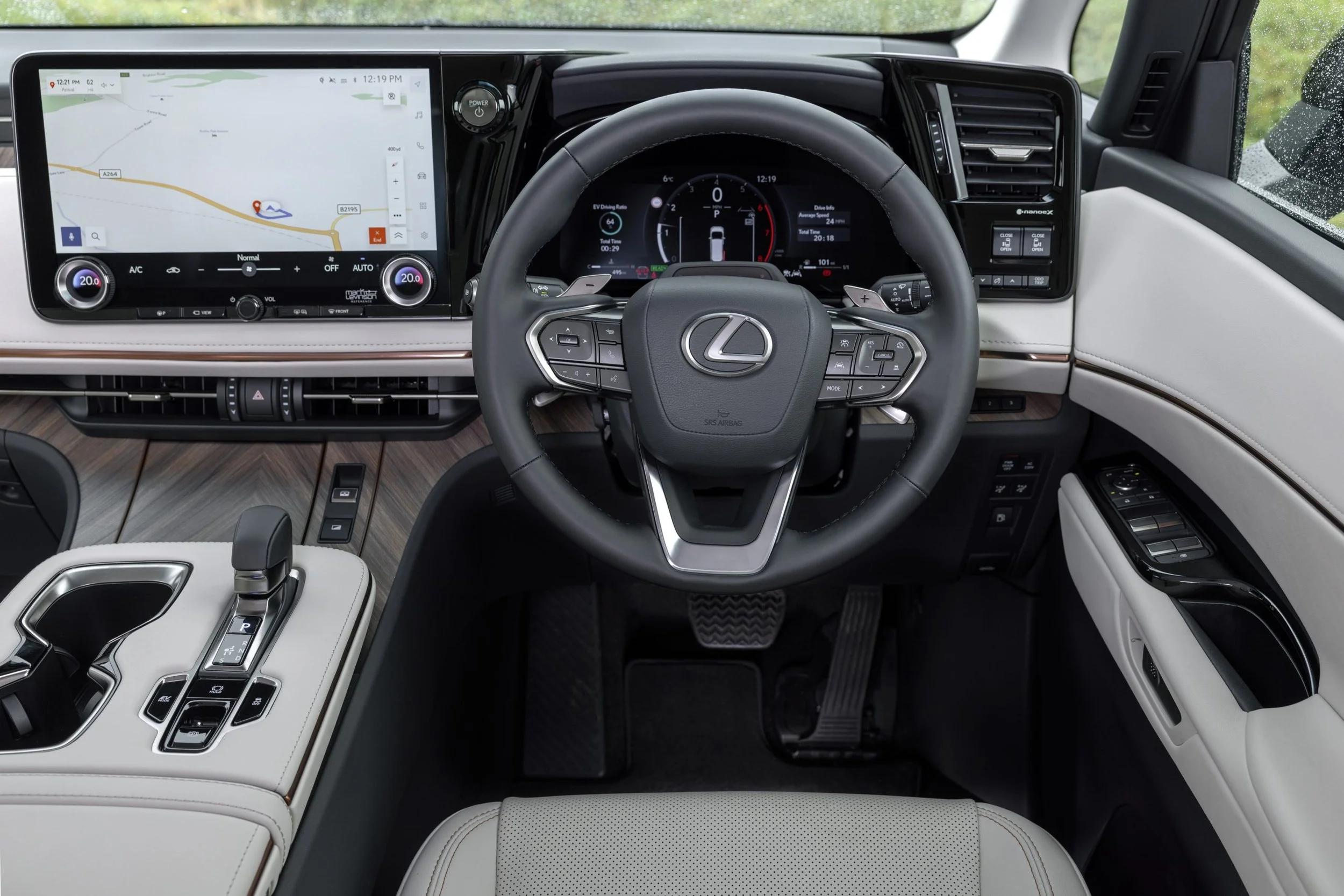 Lexus LM May 26 (13).jpg