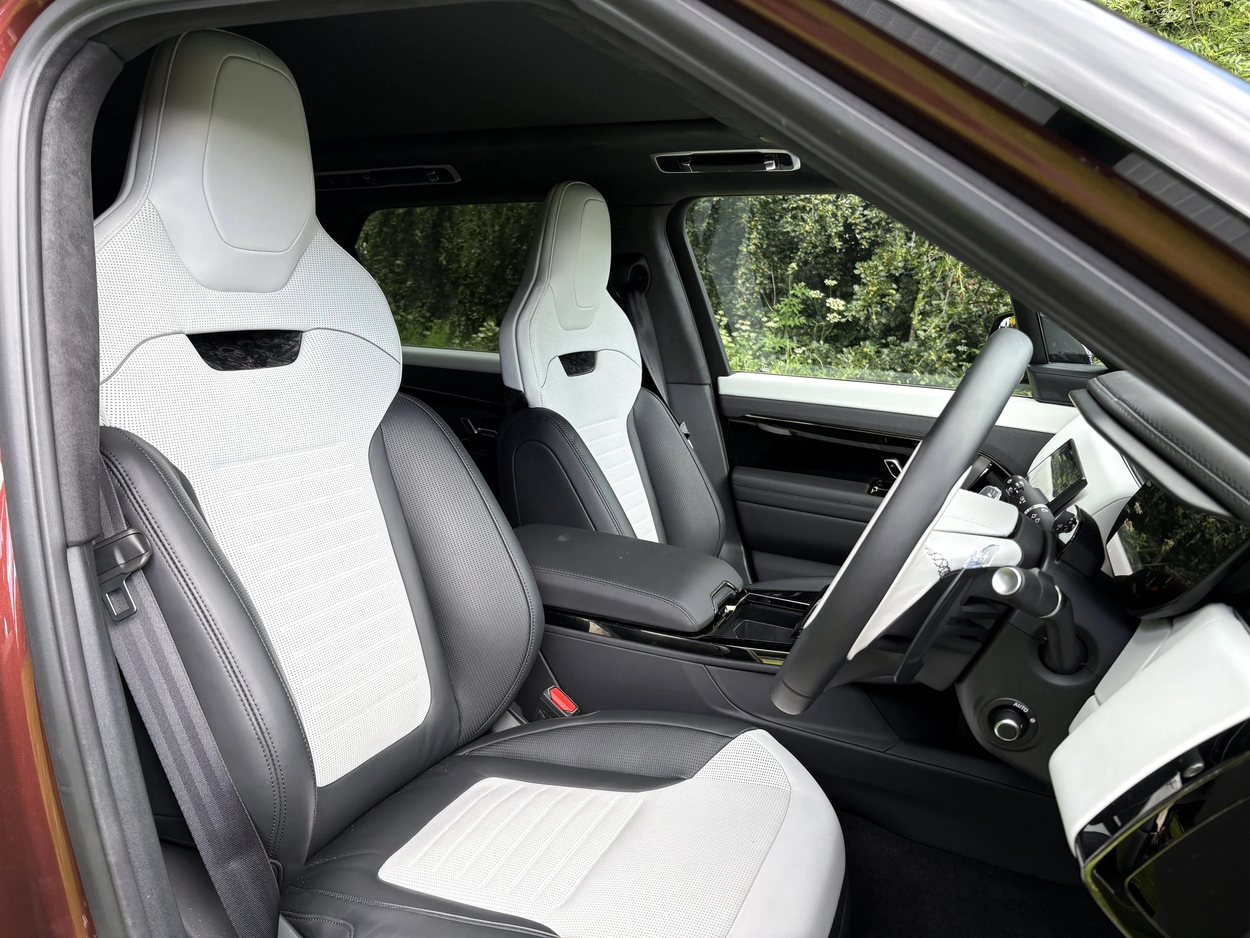 Range Rover Sport SV V8 June 26 (3).JPG
