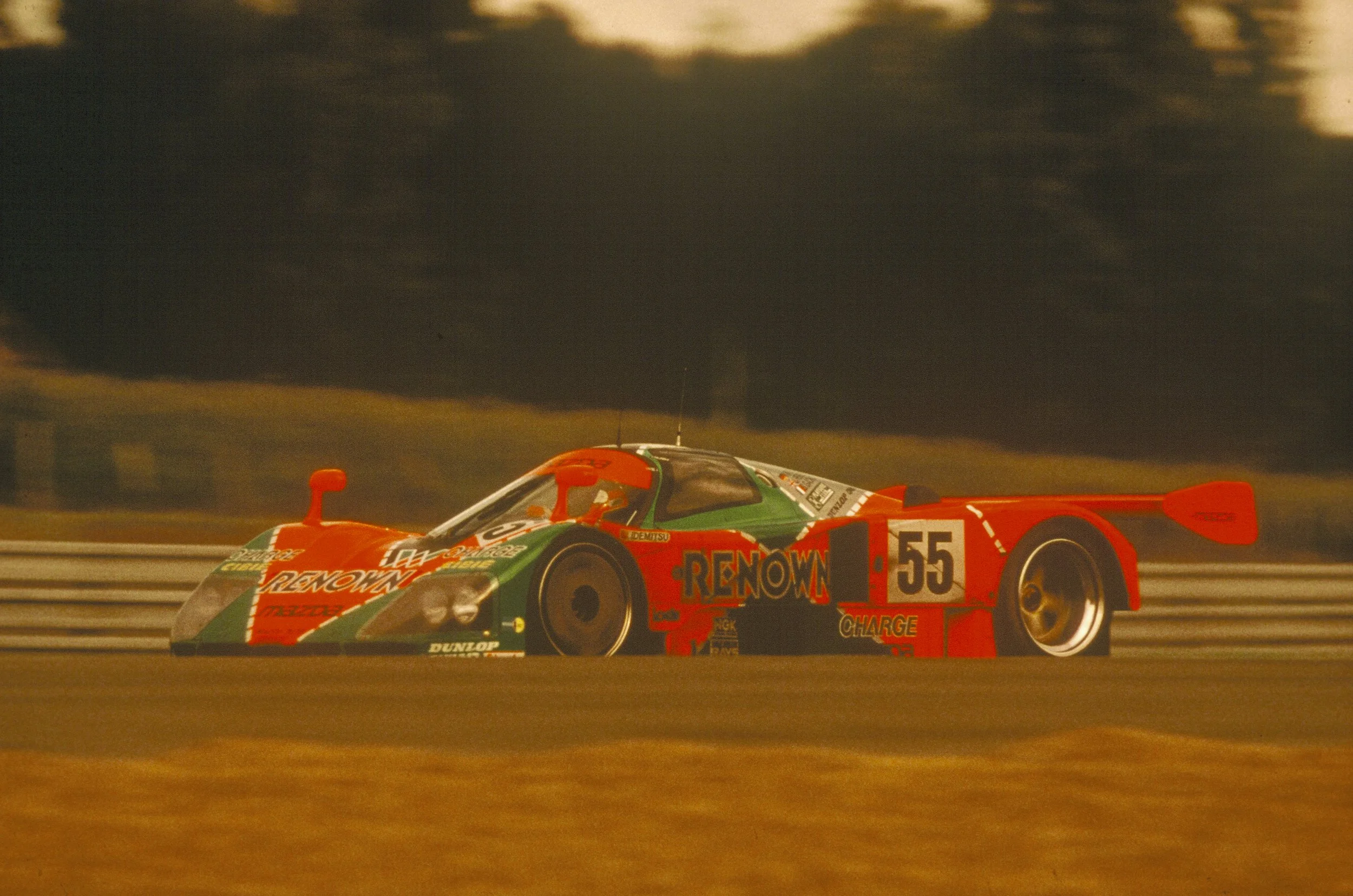 1991_Le_Mans_winning_Mazda_787B (3).jpg