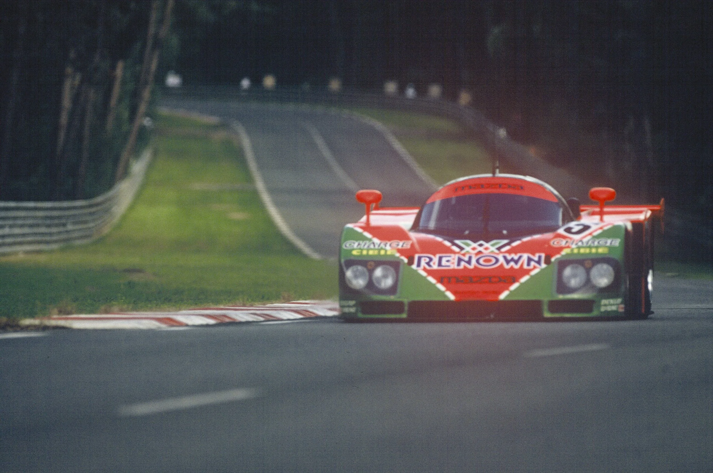 1991_Le_Mans_winning_Mazda_787B (5).jpg