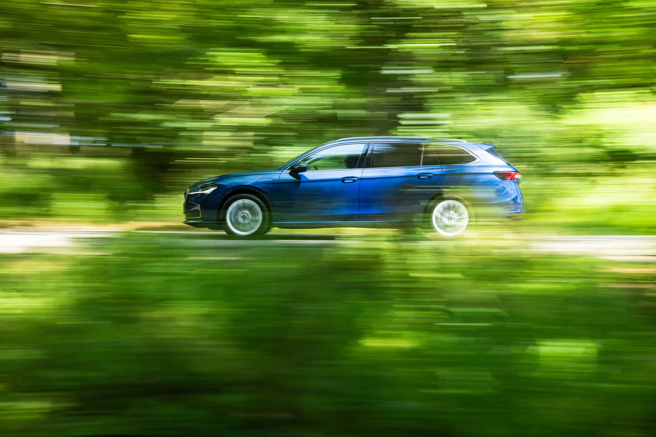 Skoda Superb iV SE (2026) Review: Luxury, Space and Class-Leading Hybrid Range