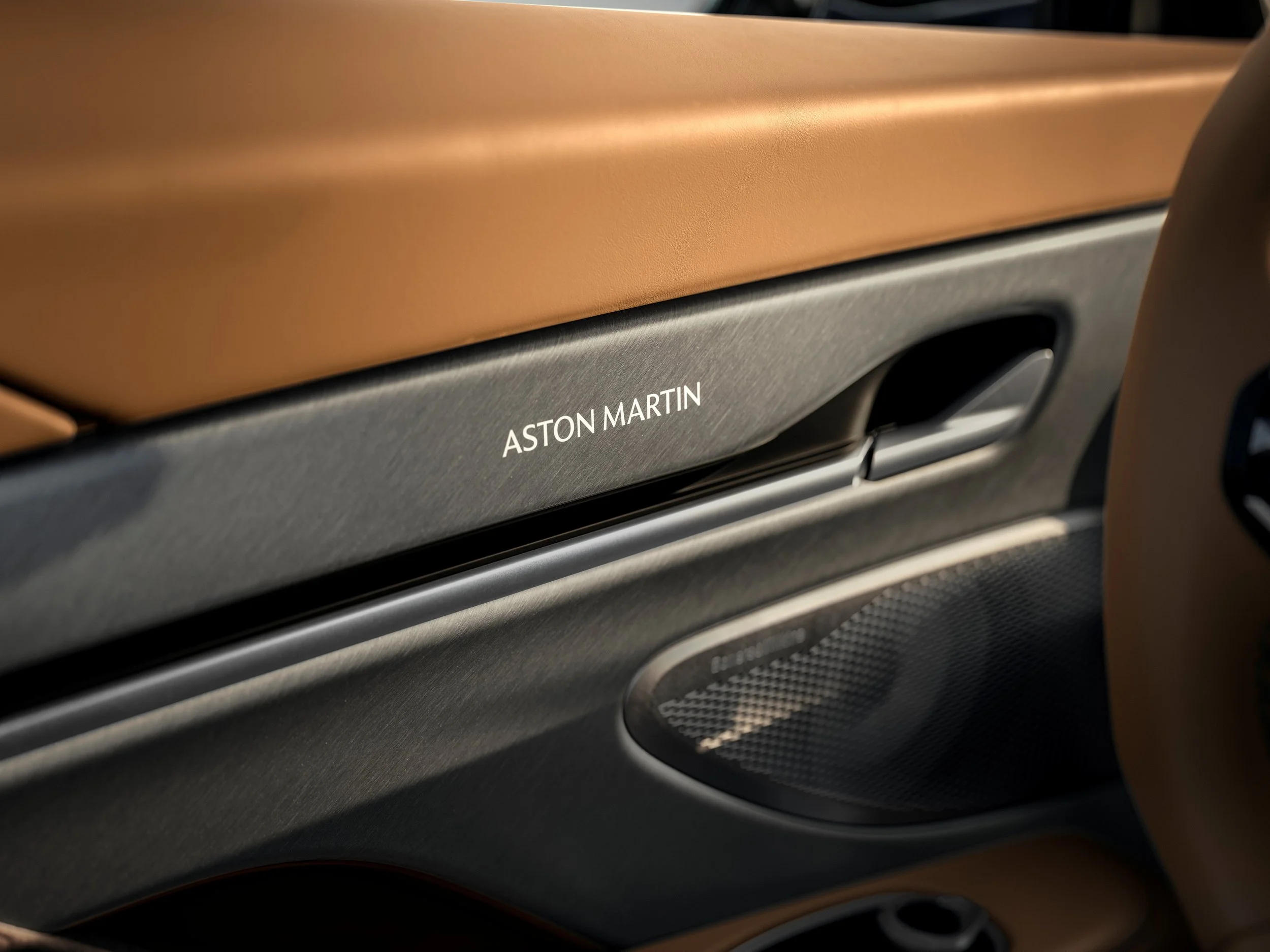 Aston Martin Vanquish 25_13.jpg