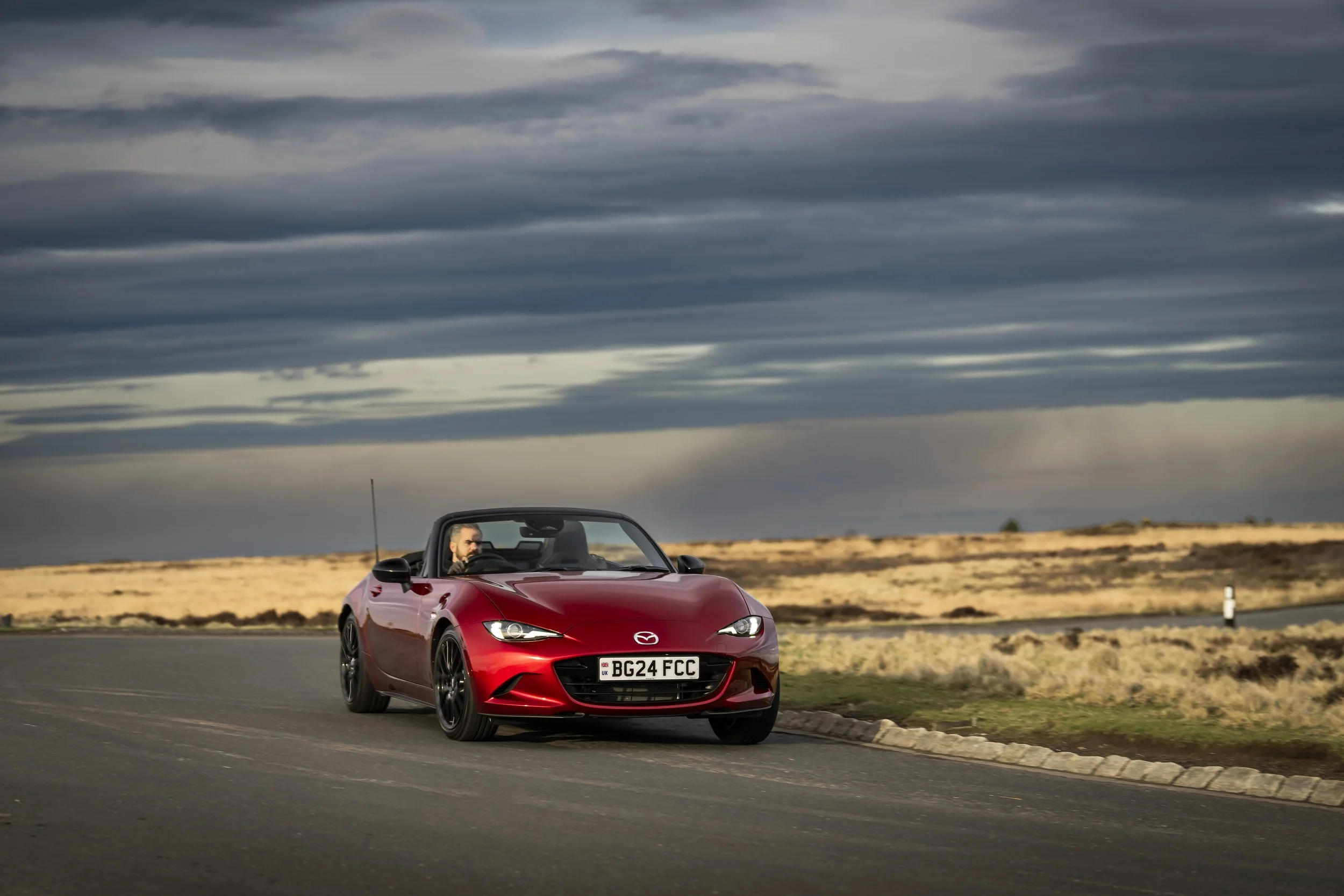 Mazda MX-5 (2).jpg