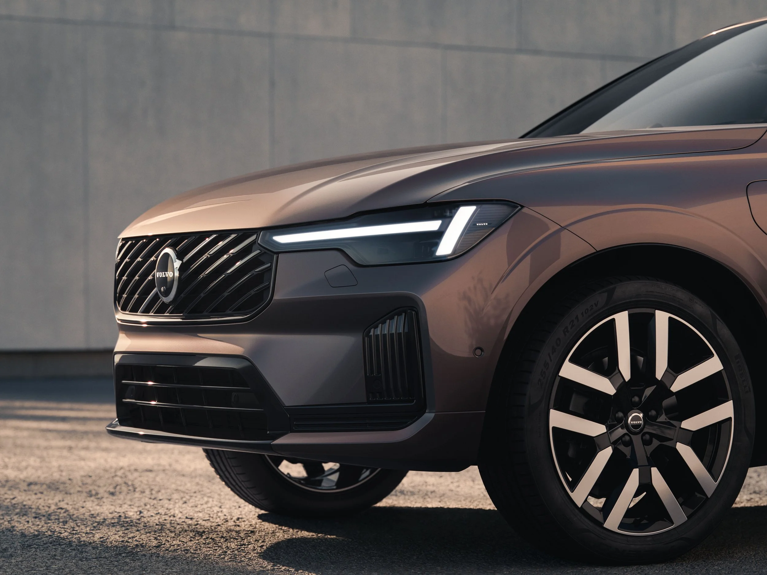 The_New_Volvo_XC60_DetailHeadlight.jpg