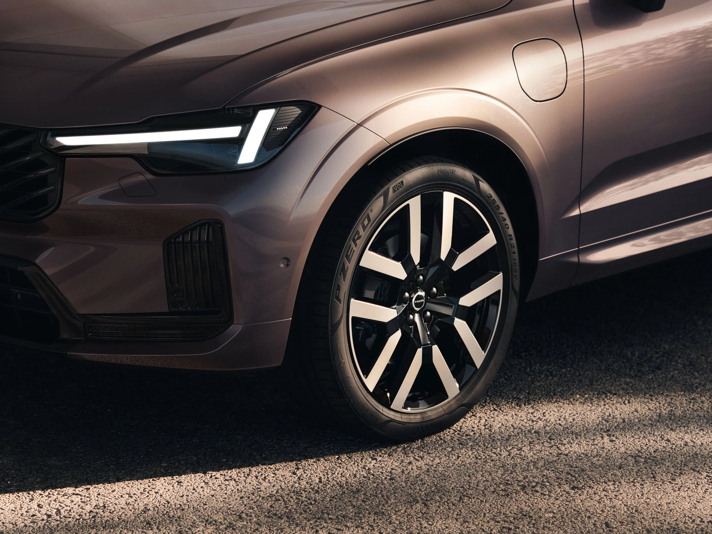 The_New_Volvo_XC60_DetailRim.jpg