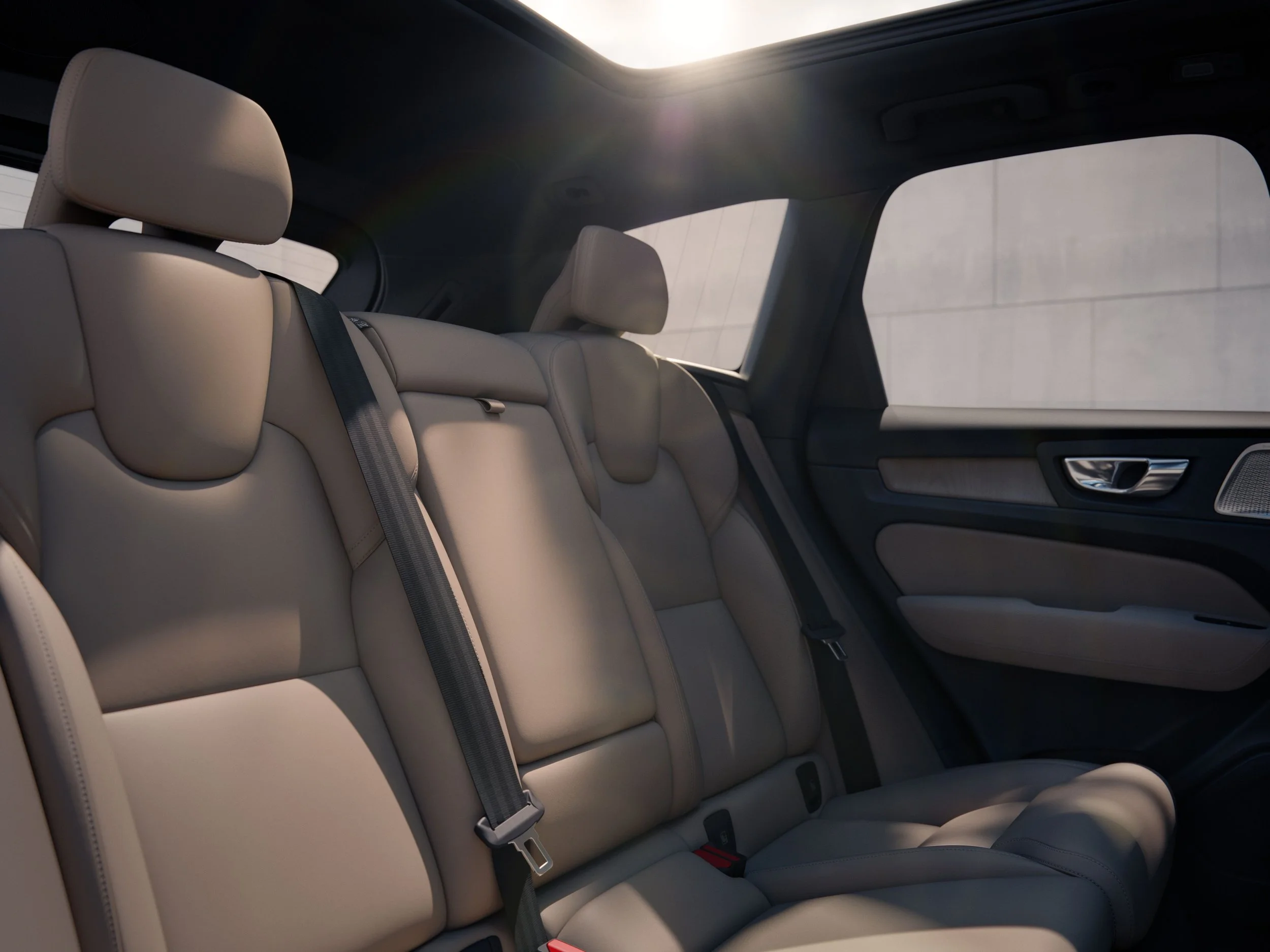 The_New_Volvo_XC60_Backseat.jpg