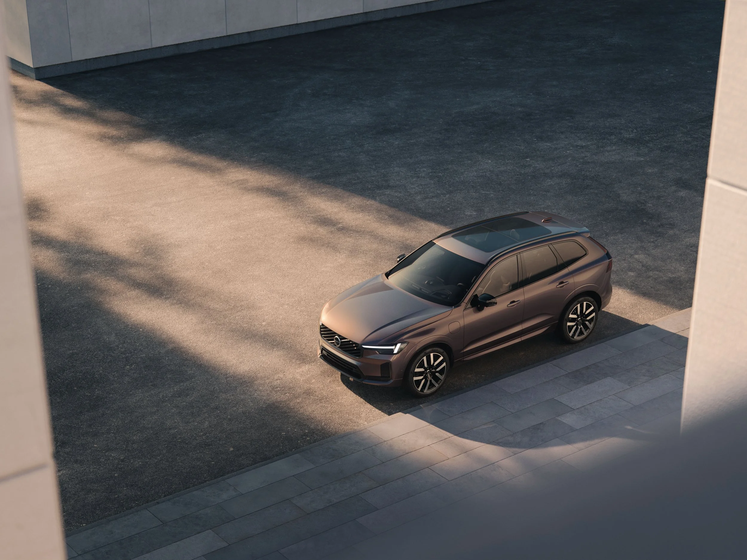 Hero2_The_New_Volvo_XC60_Elevated34Front.jpg
