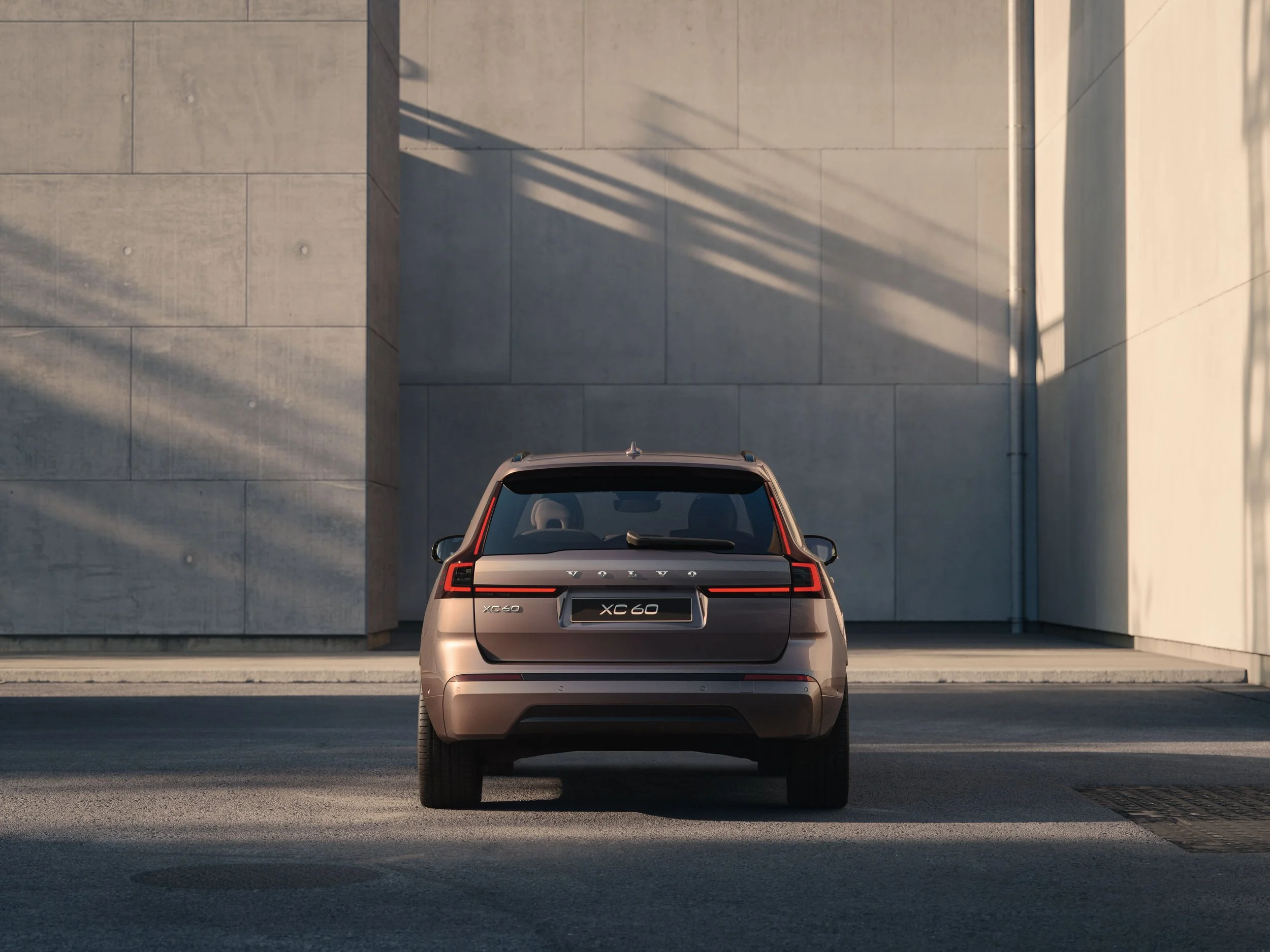 The_New_Volvo_XC60_FullRear.jpg