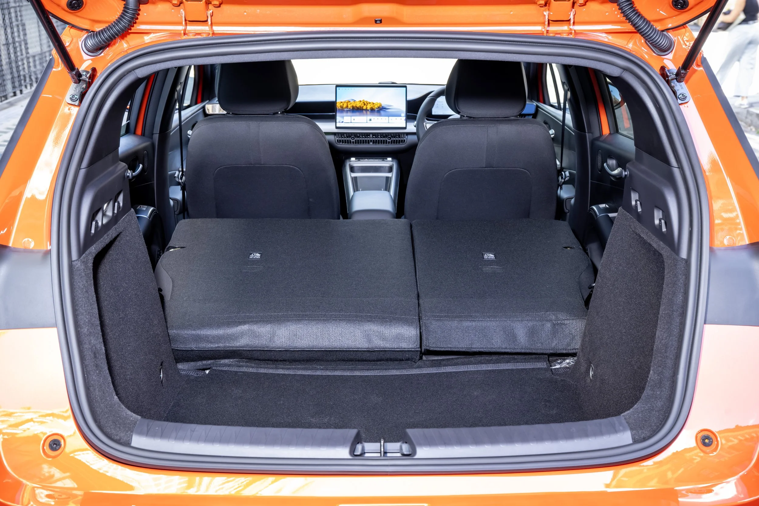 BYD_Dolphin_Orange__149.jpg
