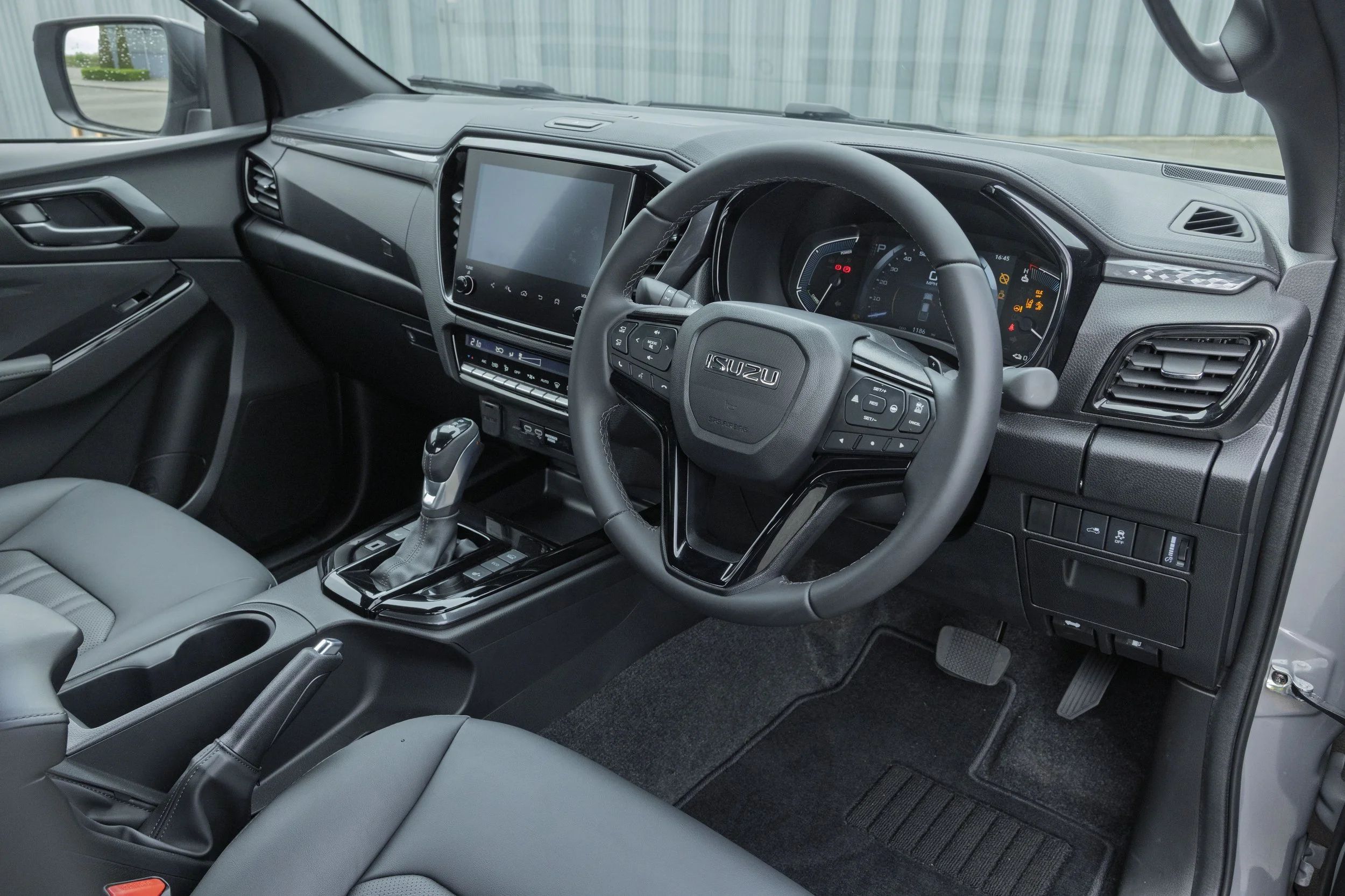 Original-5224-isuzu-d-max-ev-ev-cross-4.jpg
