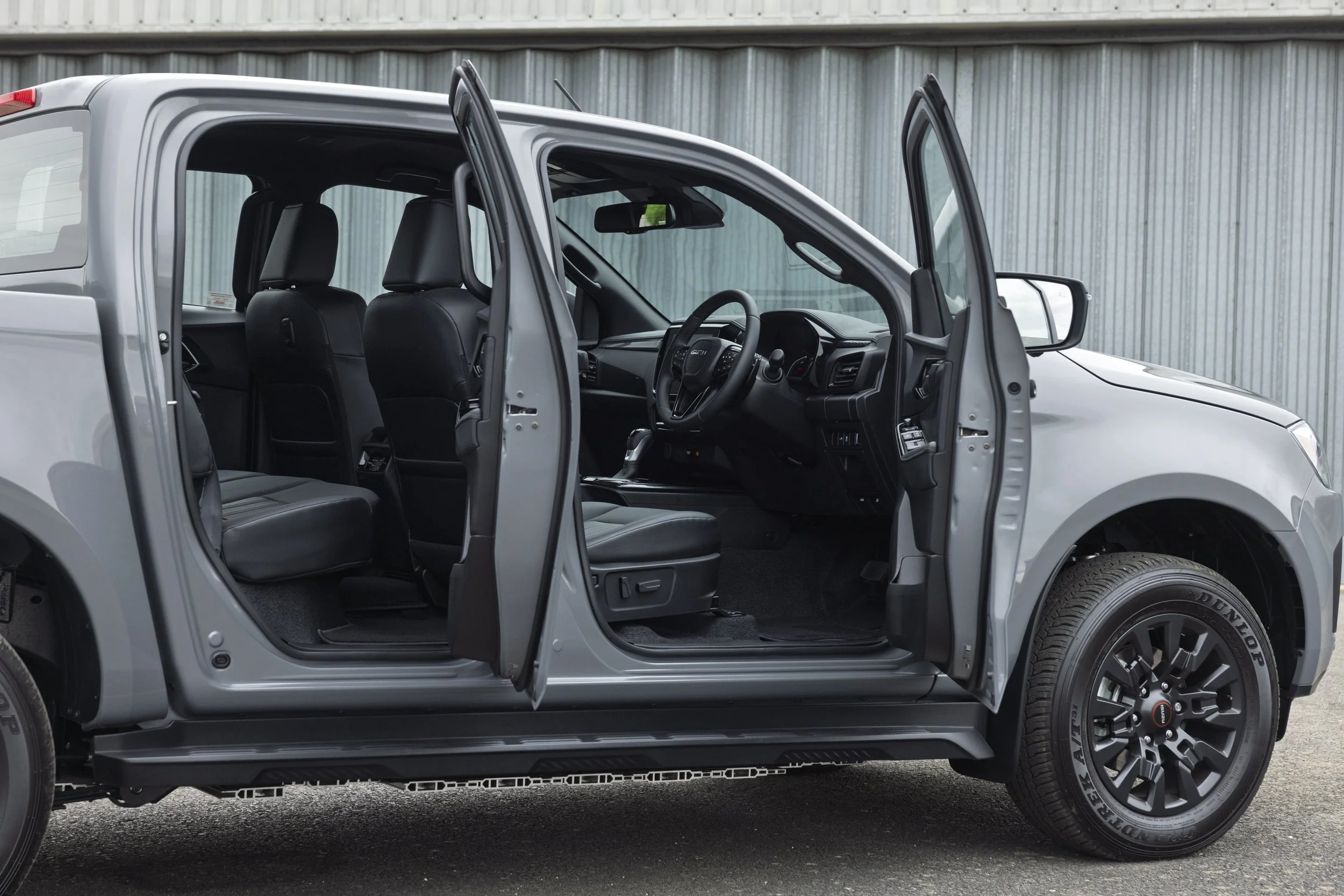 Original-5182-the-new-isuzu-d-max-ev-ev-cross-18.jpg