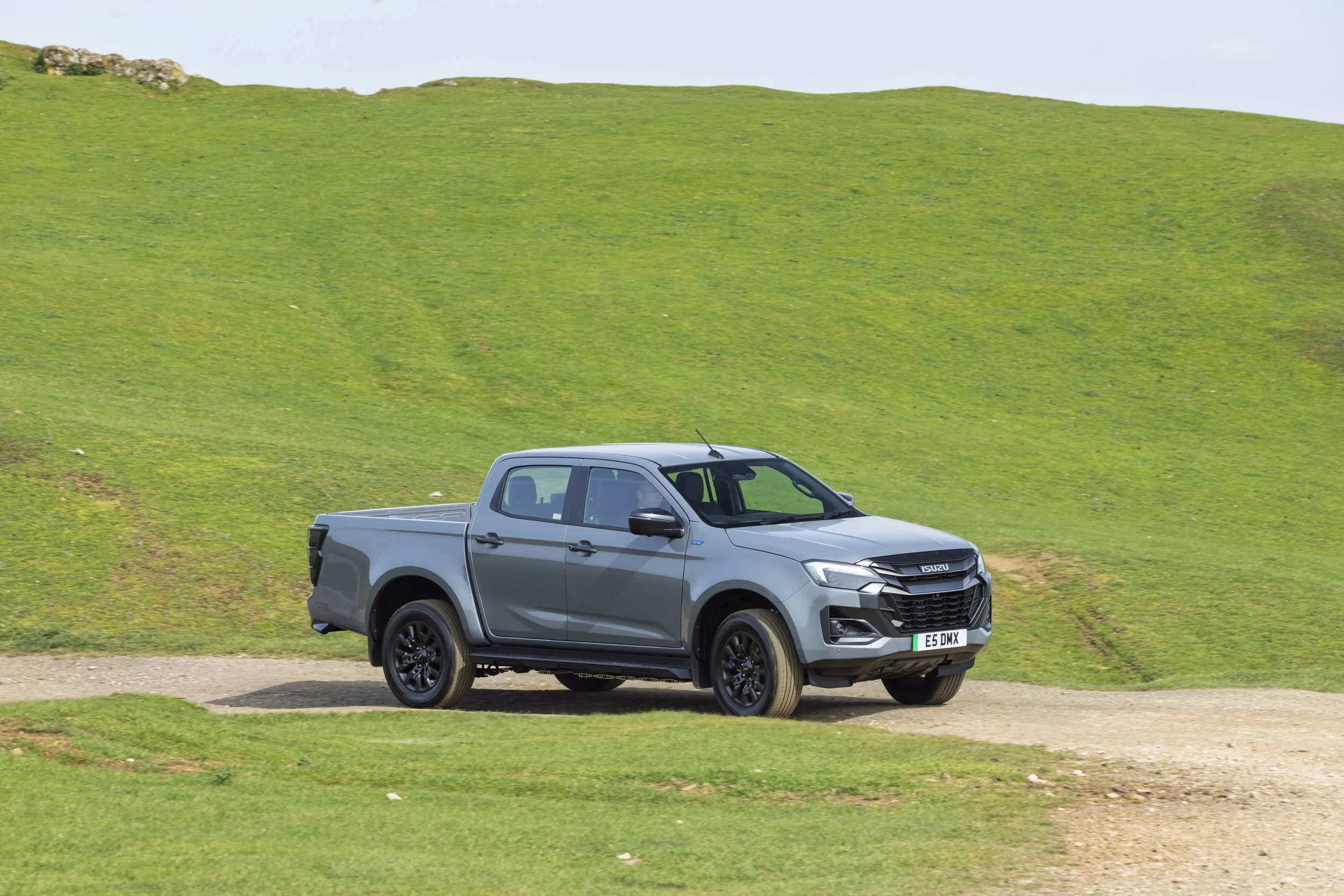 Original-5232-isuzu-d-max-ev-ev-cross-3.jpg