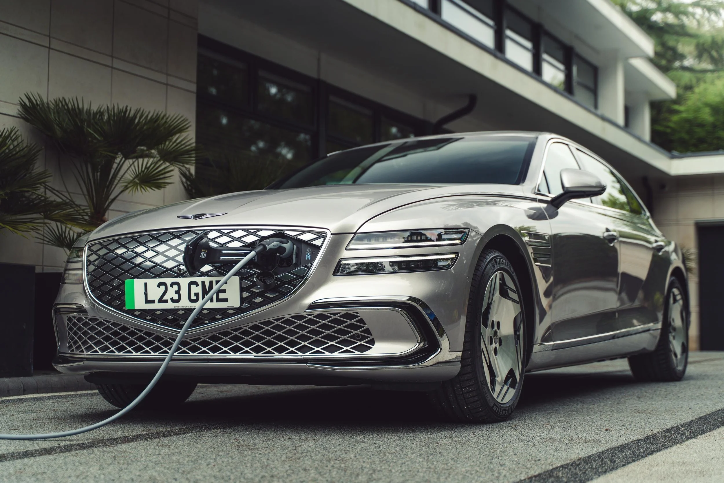 Mobil Genesis Genesis G80 - An Electric Revelation — Driven