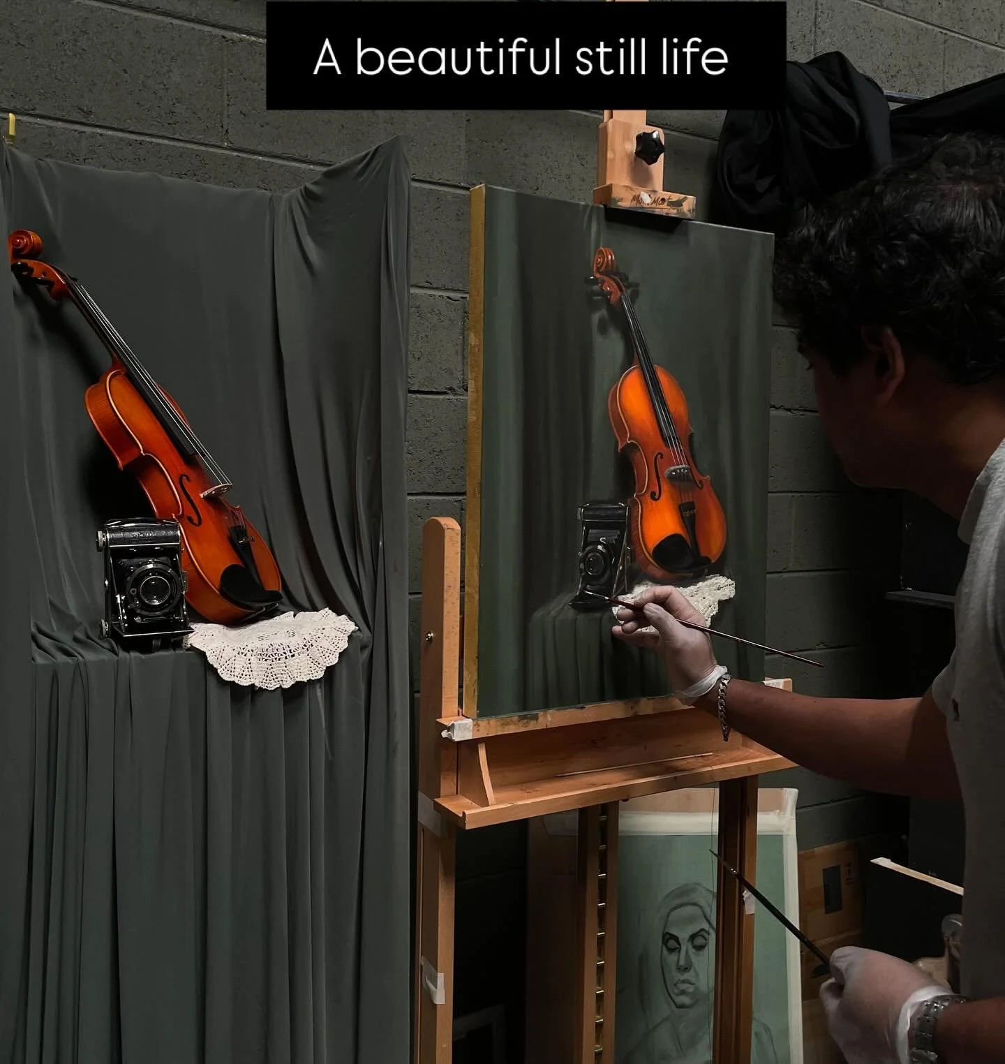 A beautiful still life by @azeezarun 
Oil on Linen

#oilpaintingclassbeginners #oilpaintingtechniques #melbourneschoolofdesign #ateliermelbourneartacademy #australianartists #australianartists