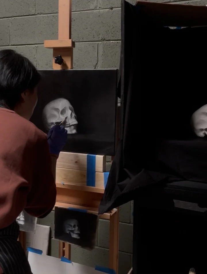 Cast painting of a skull as a second cast painting project.
Grisaille palette. 
Natural south light setup.
Oil on Linen
@_beisi 
#oilpaintingclasses #barguedrawingcourse #portraitpaintingclass #artinmelbourne #graphicdesignmelbourne #photographymelbo