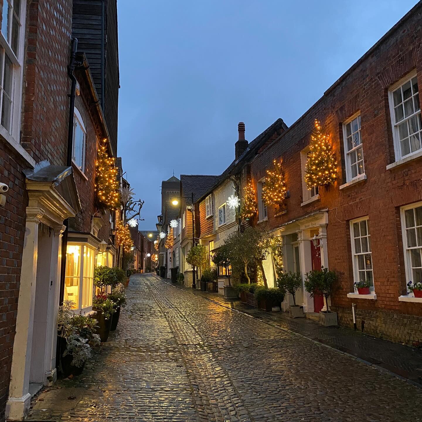 LOMBARD STREET, you are truly beautiful. Enough said. 
Not long to go now before Petworth&rsquo;s annual Christmas shopping event on Saturday 2 December, from 11am. We can&rsquo;t wait - come and make a day of it 🎄
.
.
.
.
.
.
.
.
.
.
.
#lombardstre