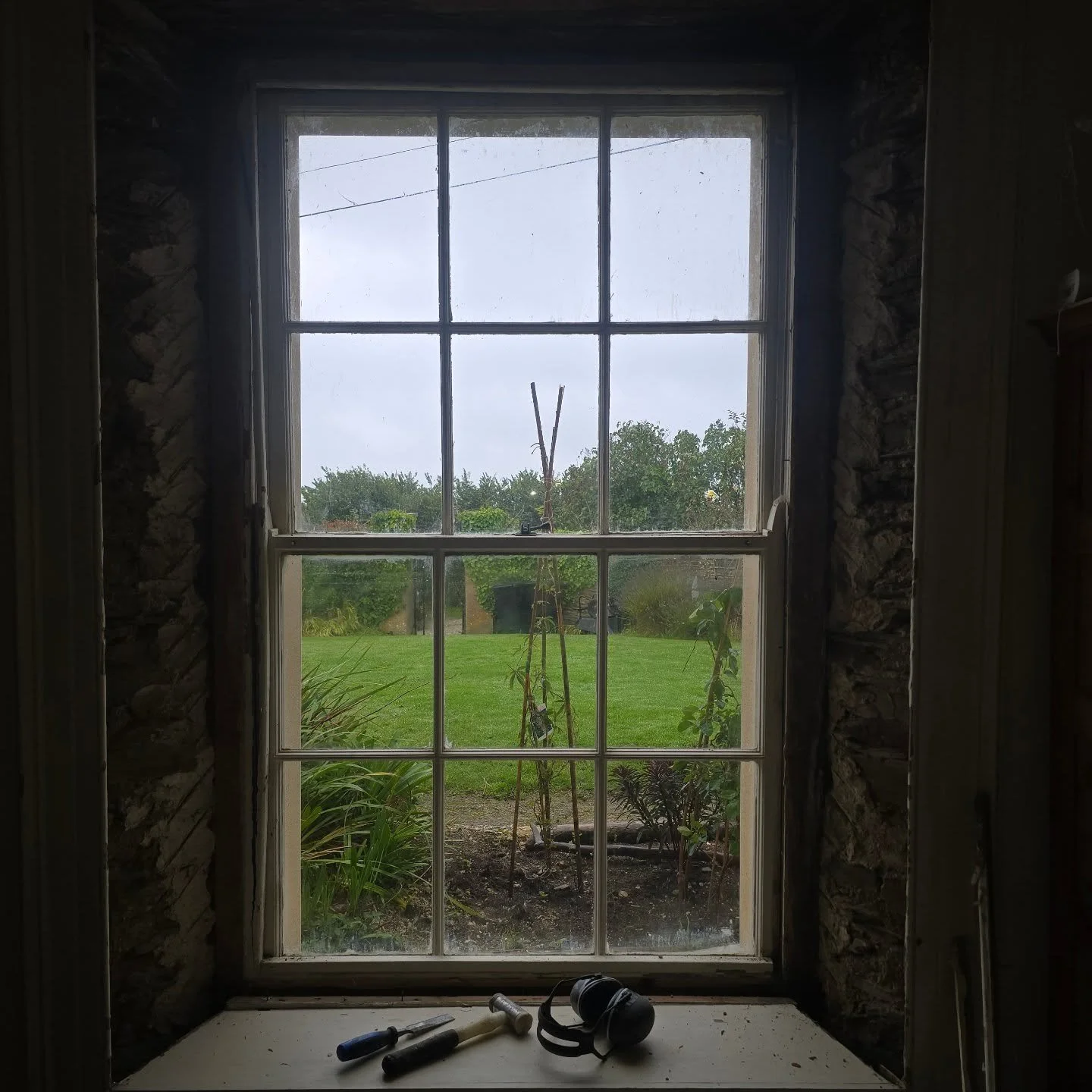 ✨ Before → During → After ✨
From rotten, tired timber to beautifully crafted Accoya double glazed windows, spray finished in Teknos for a durable, flawless look.
This transformation not only improves appearance but also brings long-lasting