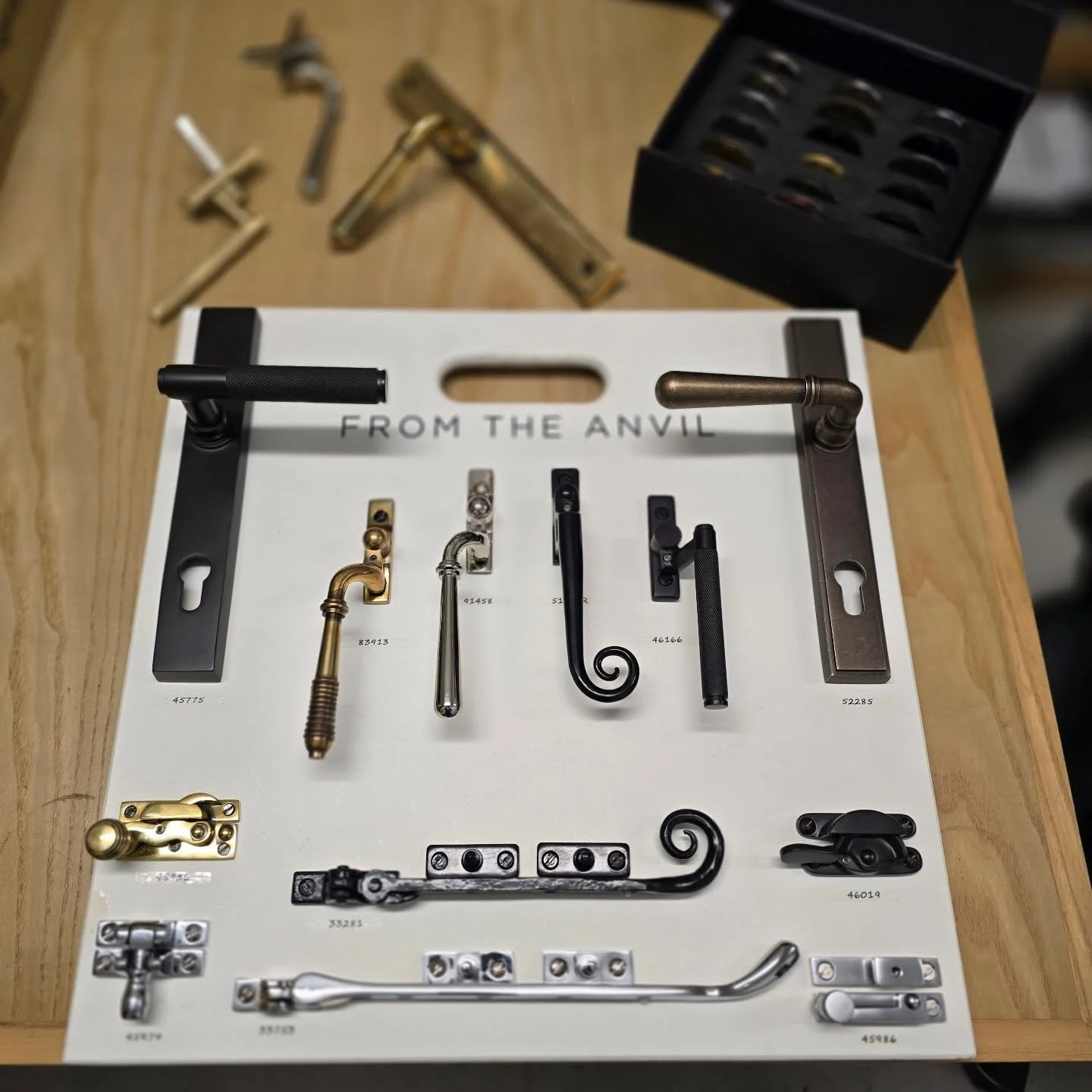 🔹 Sample Day at the Workshop 🔹
Today we had a closer look at some stunning new ironmongery samples from From The Anvil. The craftsmanship and finishes are absolutely spot on 🙌
We’ll soon be receiving a selection of these to offer our custom