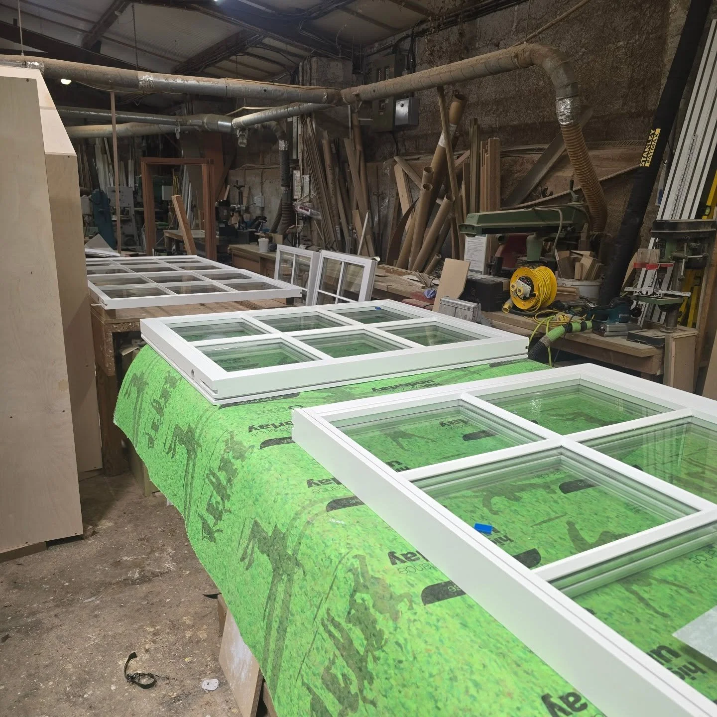 December is shaping up to be a busy one &ndash; stacks of sash windows prepped, glazed and ready for fitting.
Craftsmanship, attention to detail and a diary full of installs ✔️
Let&rsquo;s finish the year strong 💪🔨
#Joinery #SashWindows #Bespoke #W