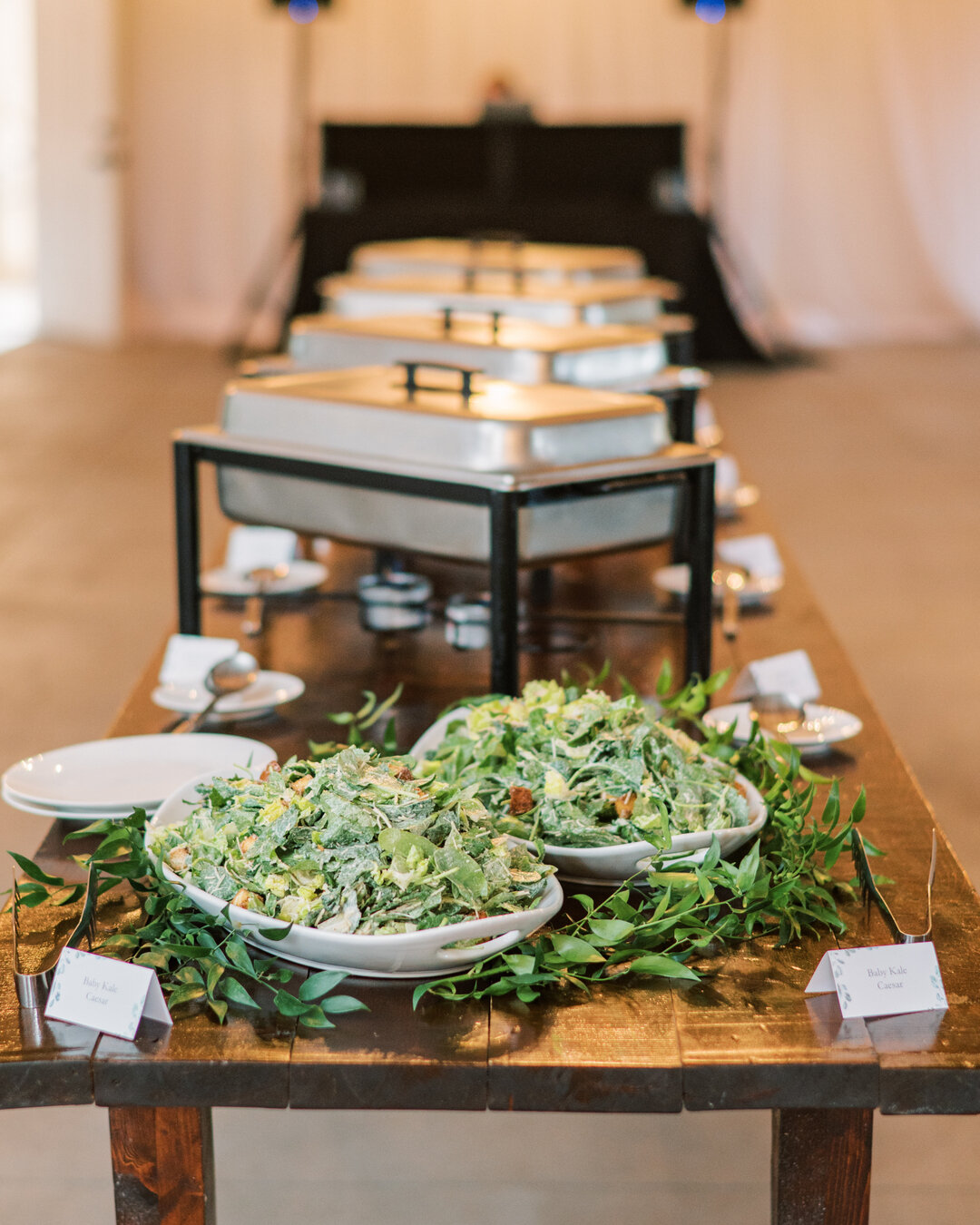 Keep the food options hot with buffet style service! @Rootscatering will do a phenomenal job with your special event. Let our team of experts guide you to the right service options for your event! ⠀⠀⠀⠀⠀⠀⠀⠀⠀
⠀⠀⠀⠀⠀⠀⠀⠀⠀
Photographer: @maggiemillsphotogr