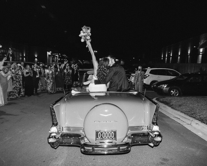 Saying goodbye to a great night is never easy, but it's made way more fun in a retro convertible. 😉​​​​​​​​​
Photography: @dawnmariephotos 

#onthrift #theruthclt #wesleyheights #wesleyheightsneighborhood #nceventvenue #clteventspace #clt #cltevents