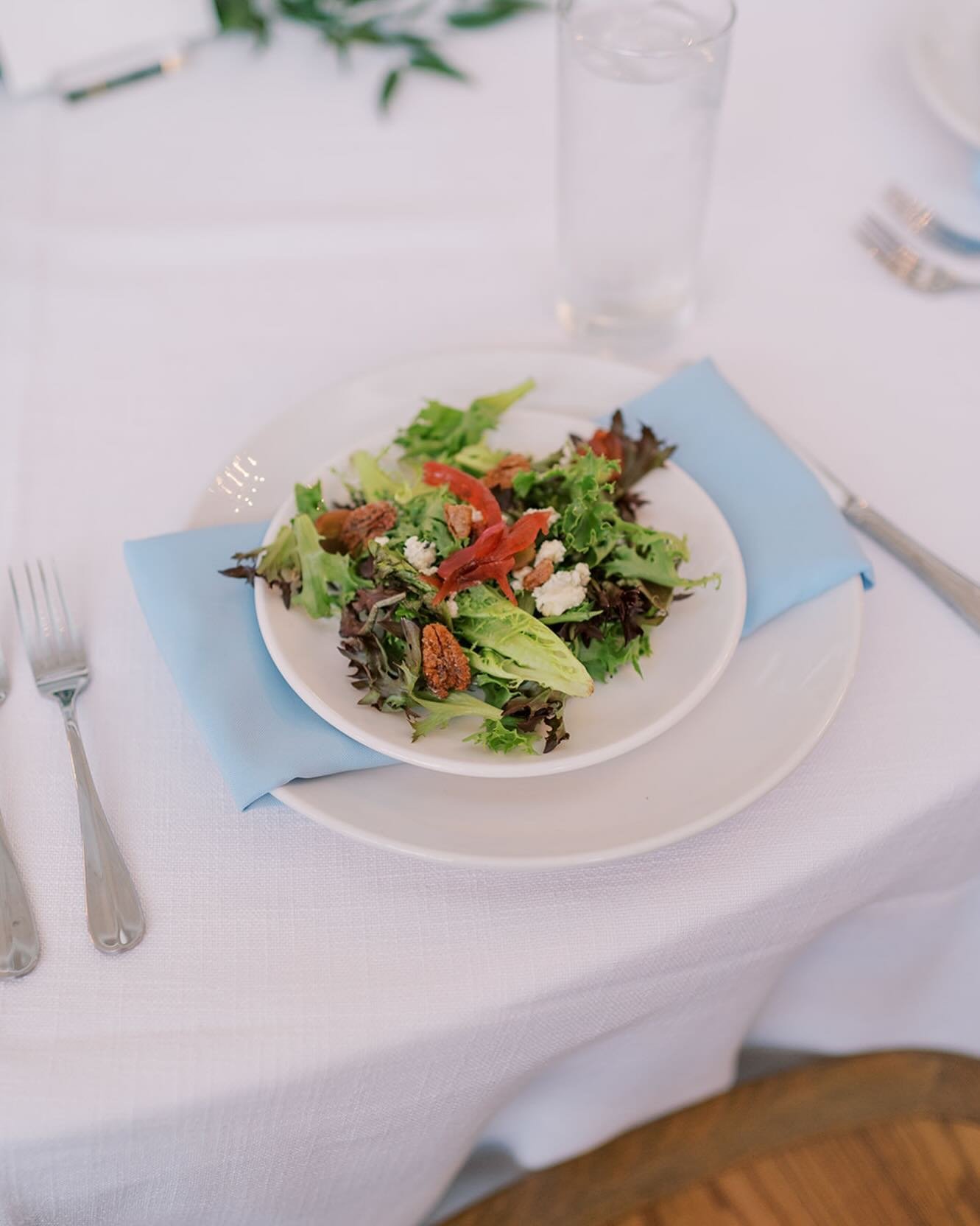 Freshly prepared and beautifully plated salads! 🥗 ✨| | Elevate your event with our premium food and beverage options! 

#catering #cateringservice #foodphotography #foodandbeverage #beaumonde #cltfood #cltfoodie #charlottenc #cltcatering #freshfood 