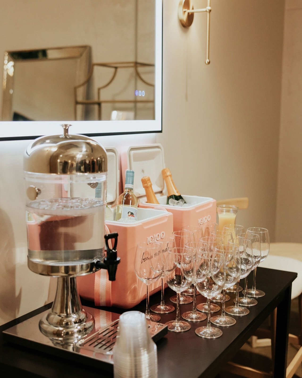 The answer is always &ldquo;yes!!&rdquo; to adding on getting ready drinks! 🥂✨ || We offer pre-event drink packages for up to 10 guest! 

#charlotte #foodandbeverage #mimosa #wedding #weddingdrinks #charlottefood #weddingvenue #eventvenue #northcaro