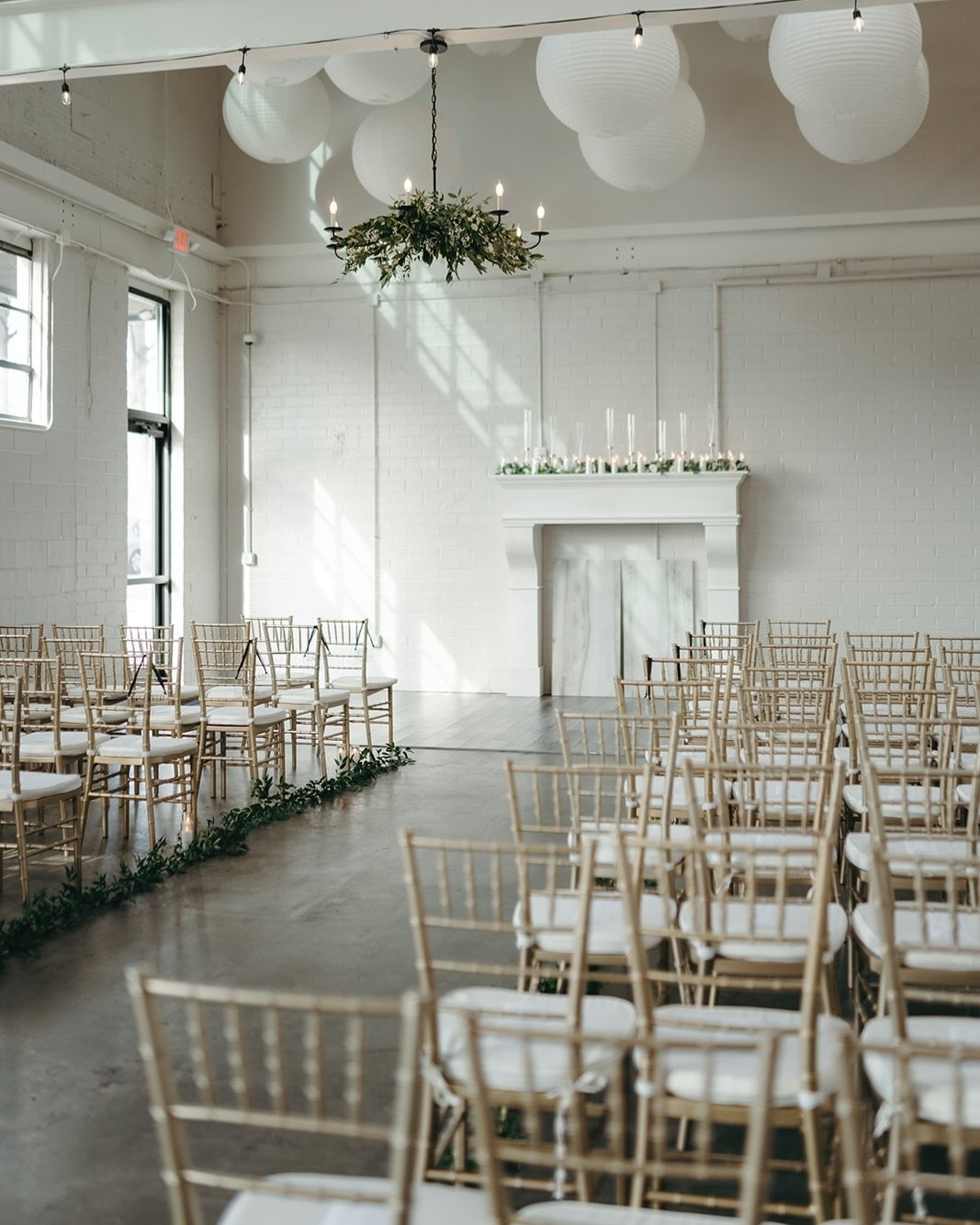 It doesn't take much to create a beautiful ceremony space at The Collector's Room🤍 || inquire with us or schedule a tour through our link in bio!

Photography: @fadedfernphotography
Planner: @clt.thegatheringco @thegathering.co
Florals &amp; Rentals