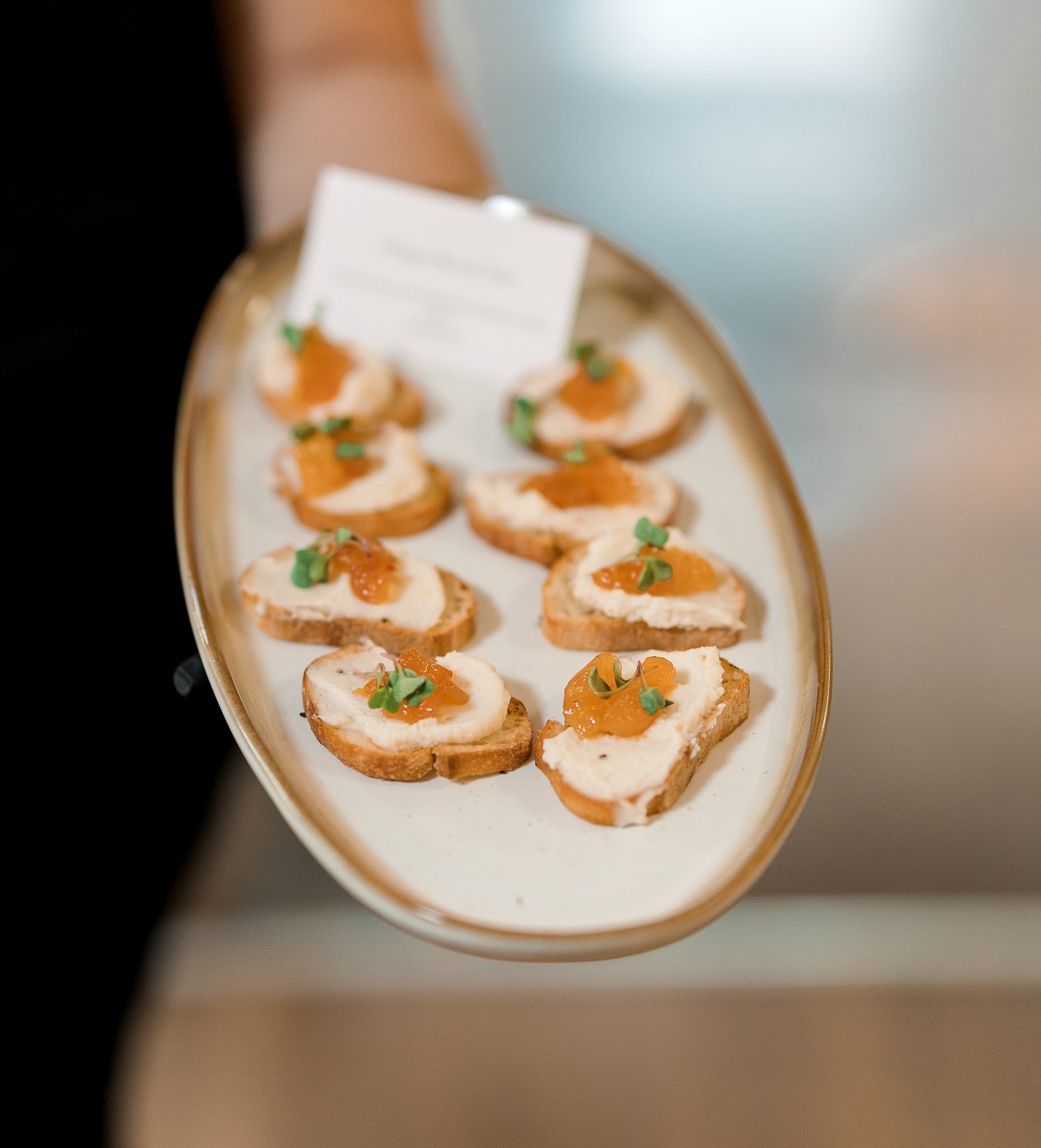 Small bite, big flavor! || Our Whipped Ricotta Toast is light and creamy topped with apricot and micro arugula &mdash; a perfect balance of sweet and fresh in every bite! 

#eventcatering #catering #food #appetizers #foodandbeverage #cocktailhour #fo