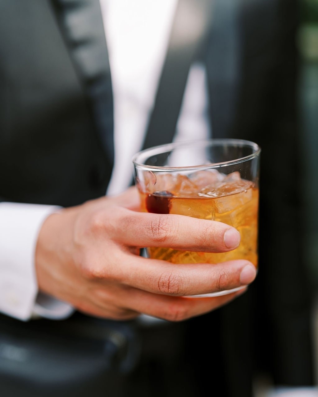 Sip, savor, and celebrate&mdash;it's cocktail hour! 🍸|| Our beverage menu offers a wide variety of selections for your special day - including custom, specialty cocktails✨

Photographer: @jessicaturnerphotography
Planner: @asignatureweddingday 
Beve