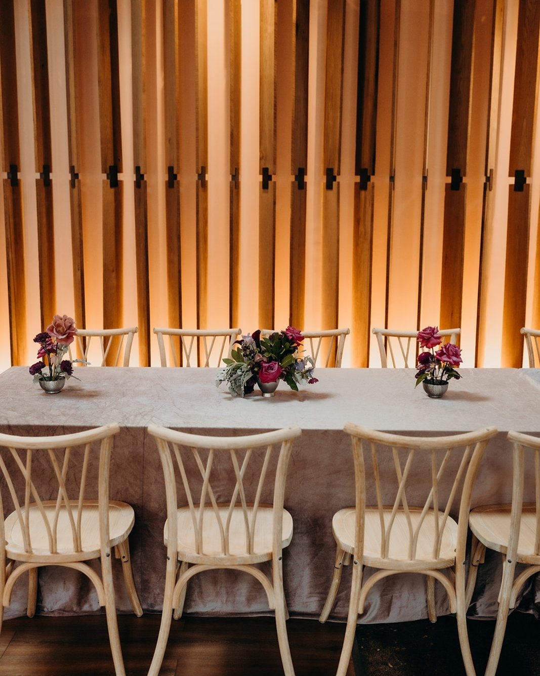 Our feature wall- a perfect backdrop!✨ || schedule a tour to learn more about our space through our link in bio!

Planning &amp; Design: @theyellowrose.weddings 
Photography: @1828collective
Florals: @jadefloralco