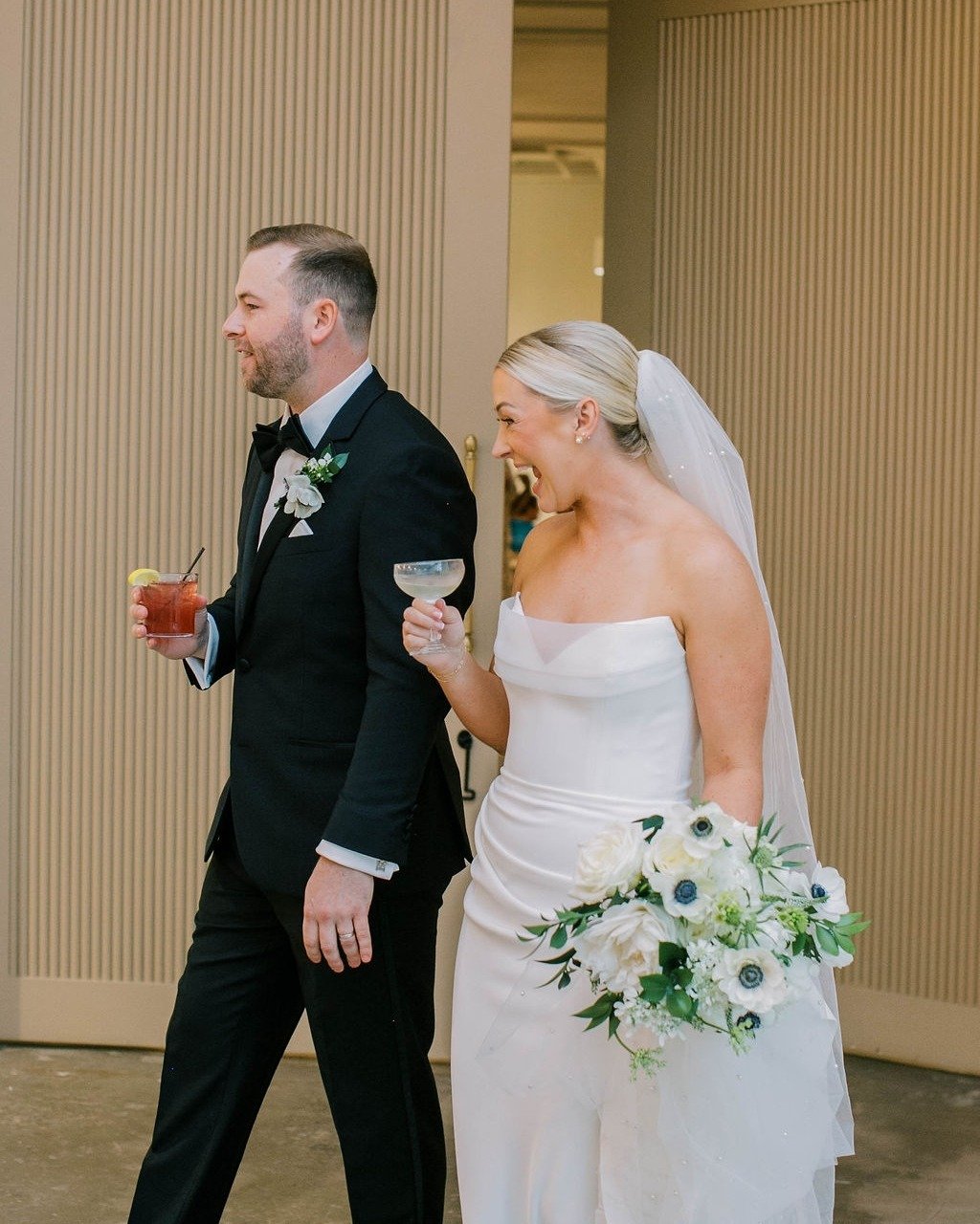 That moment when you see your reception space for the first time (with a specialty cocktail in hand)✨😄|| The Casey has separate spaces for ceremony, cocktail hour, and reception - making your big day unique all around!

Photography: @haylienoelle
Pl