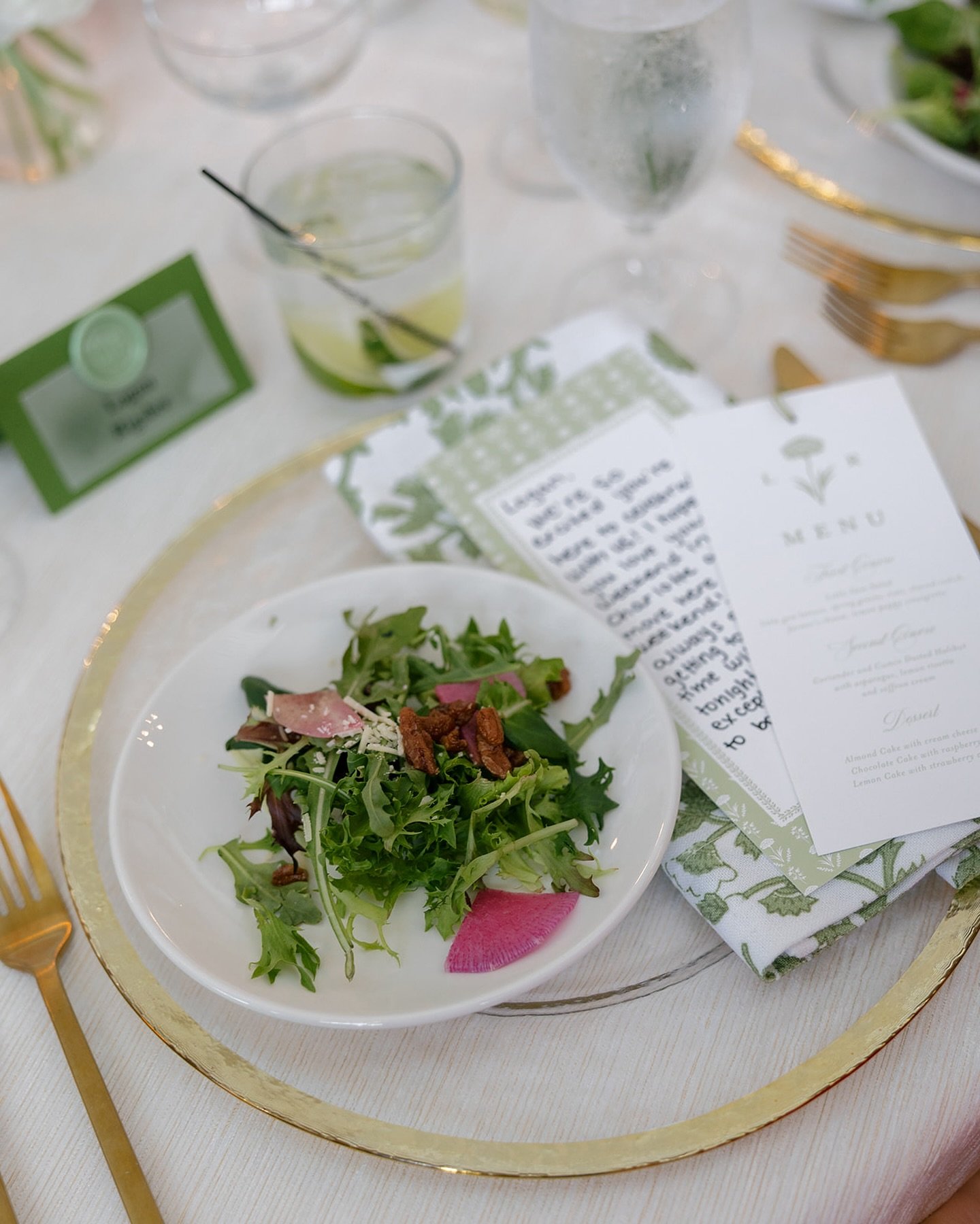 Fresh, elegant, and thoughtfully curated. 🌿✨|| From the personalized menus to the seasonal greens, every detail is designed to delight🫶🏼